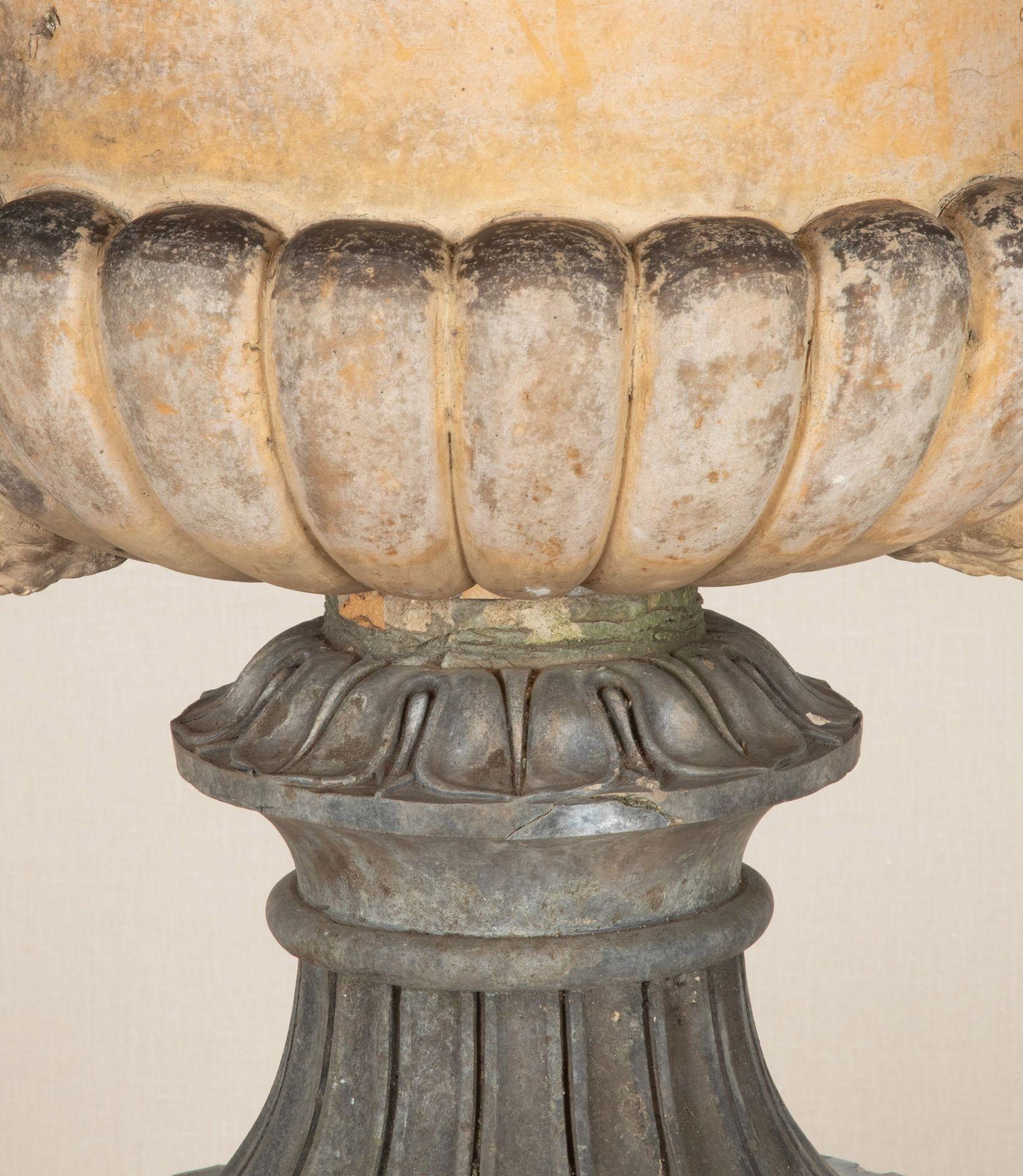 Country 19th Century Doulton Lambeth Centrepiece Garden Urn on Pedestal in vendita