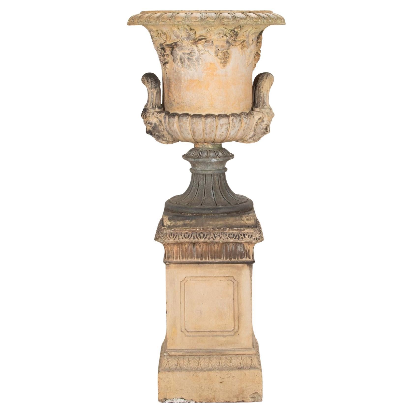 19th Century Doulton Lambeth Centrepiece Garden Urn on Pedestal in vendita