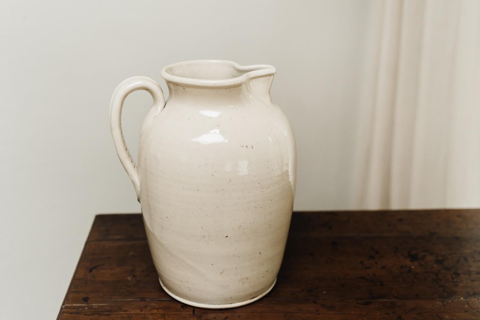 Brocca extra large in gres smaltato crema Doulton Lambeth del XIX secolo In condizioni buone in vendita a Brecht, BE