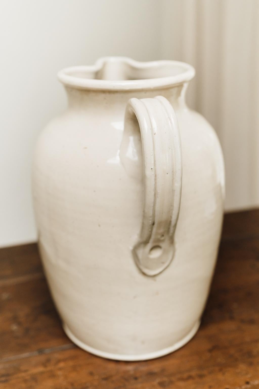 19th Century Doulton Lambeth Cream Glazed Stoneware Extra Large Jug In Good Condition For Sale In Brecht, BE