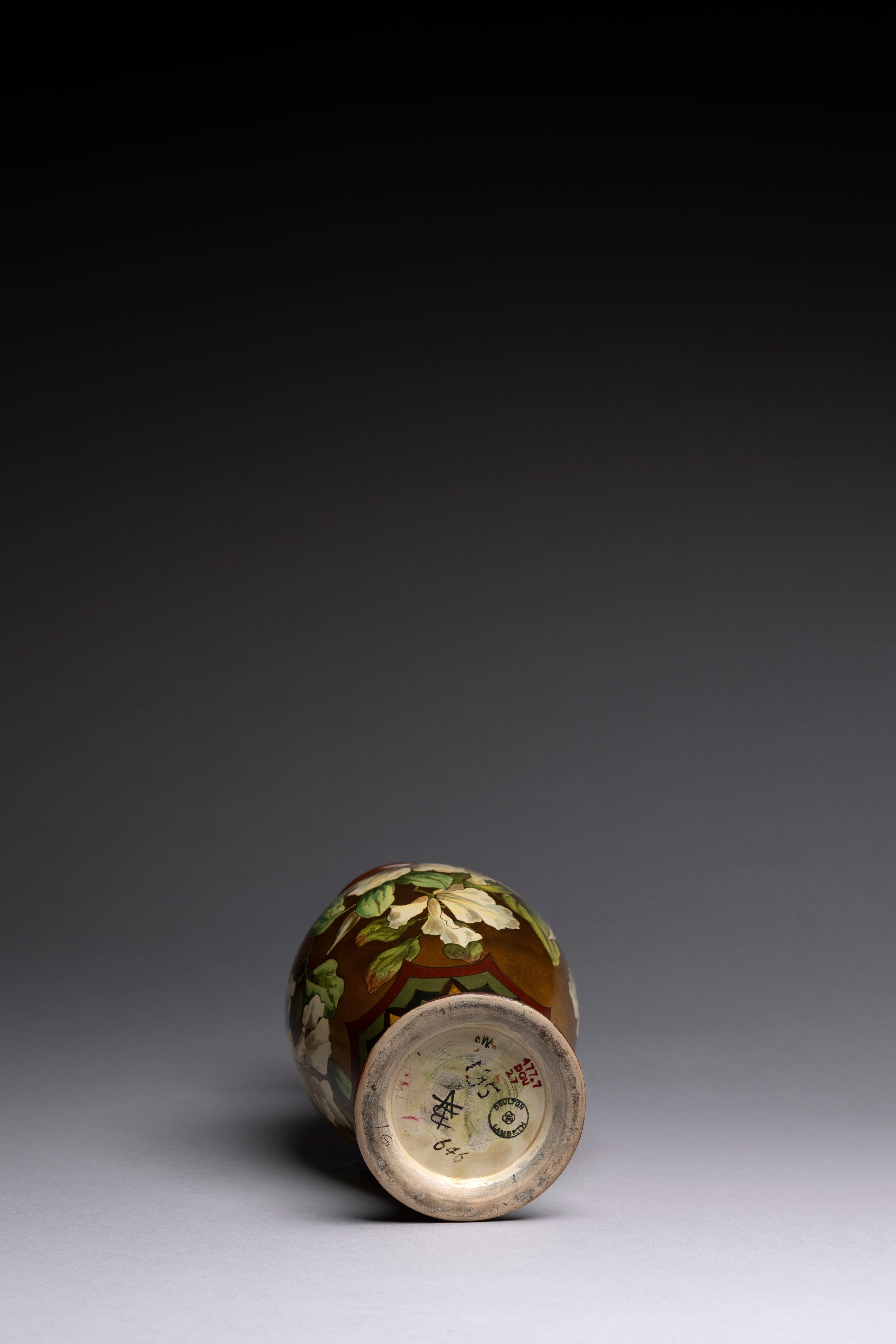 Vase floral Doulton Lambeth du 19ème siècle en vente 2