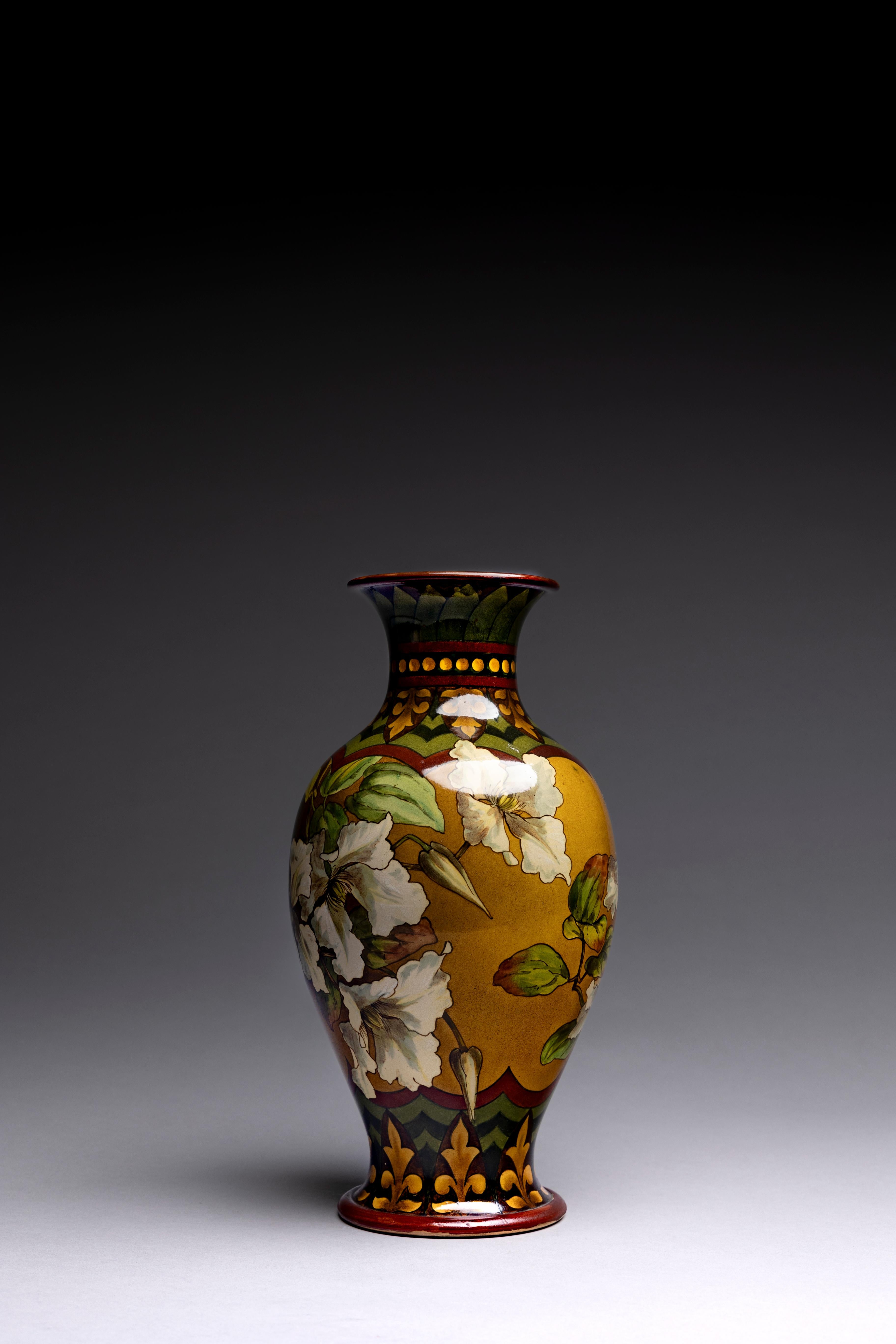 Anglais Vase floral Doulton Lambeth du 19ème siècle en vente
