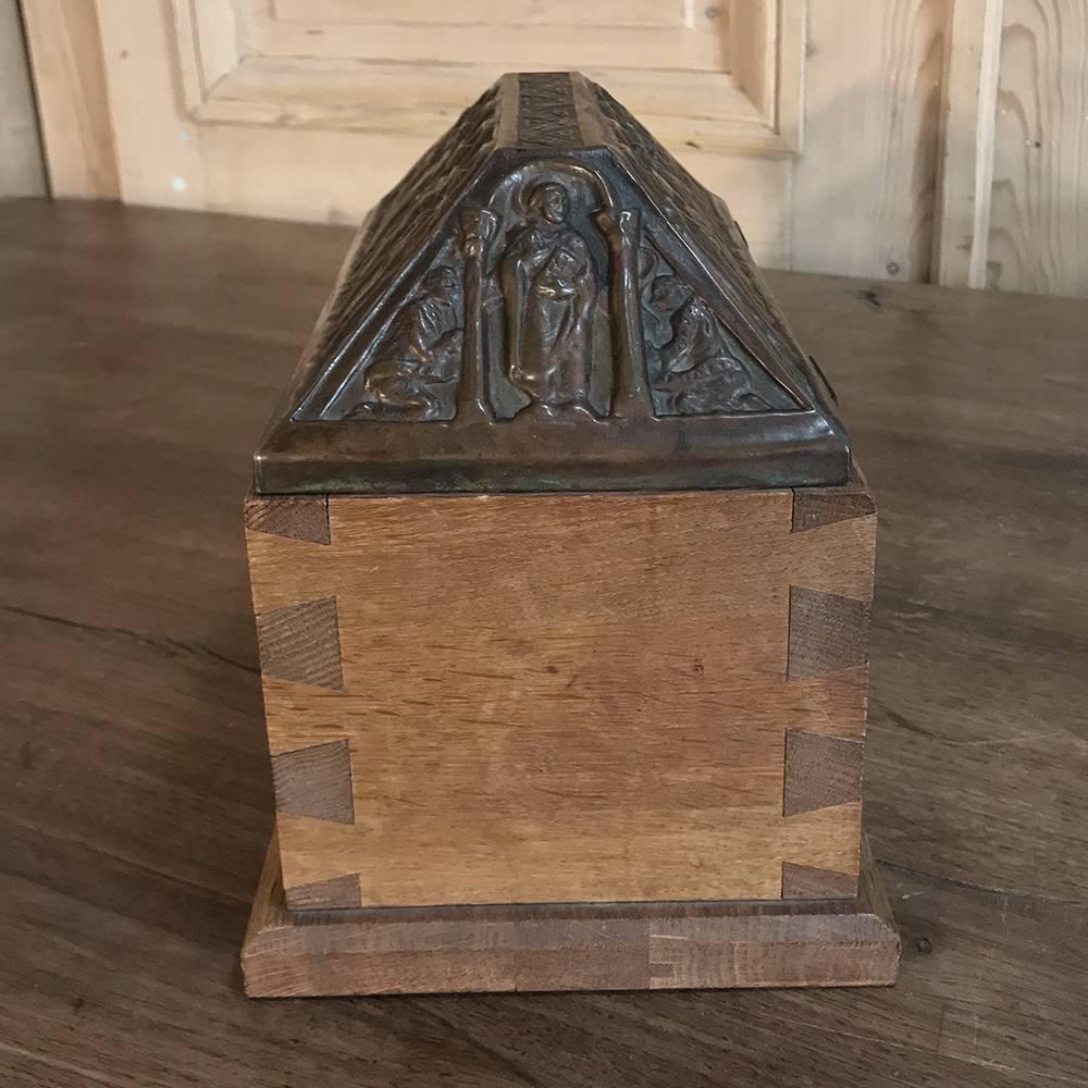 19th Century Dovetailed Wood Box with Pyrimidal Cast Brass Lid In Good Condition In Dallas, TX