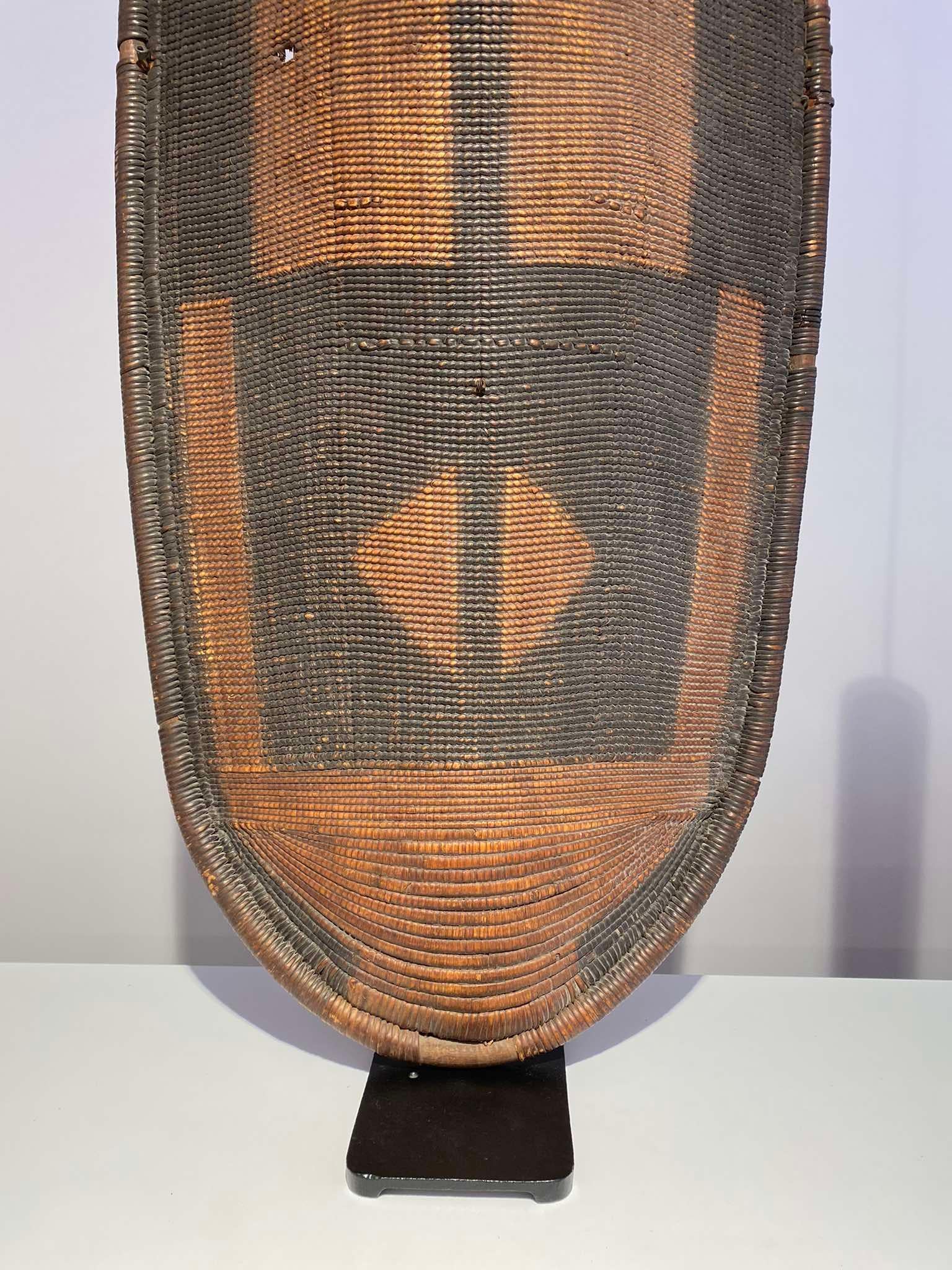 19th century DR CONGO African shield tribe Ngbandi Yakoma Ubangi 1880-1900 Art In Good Condition For Sale In Leuven, BE