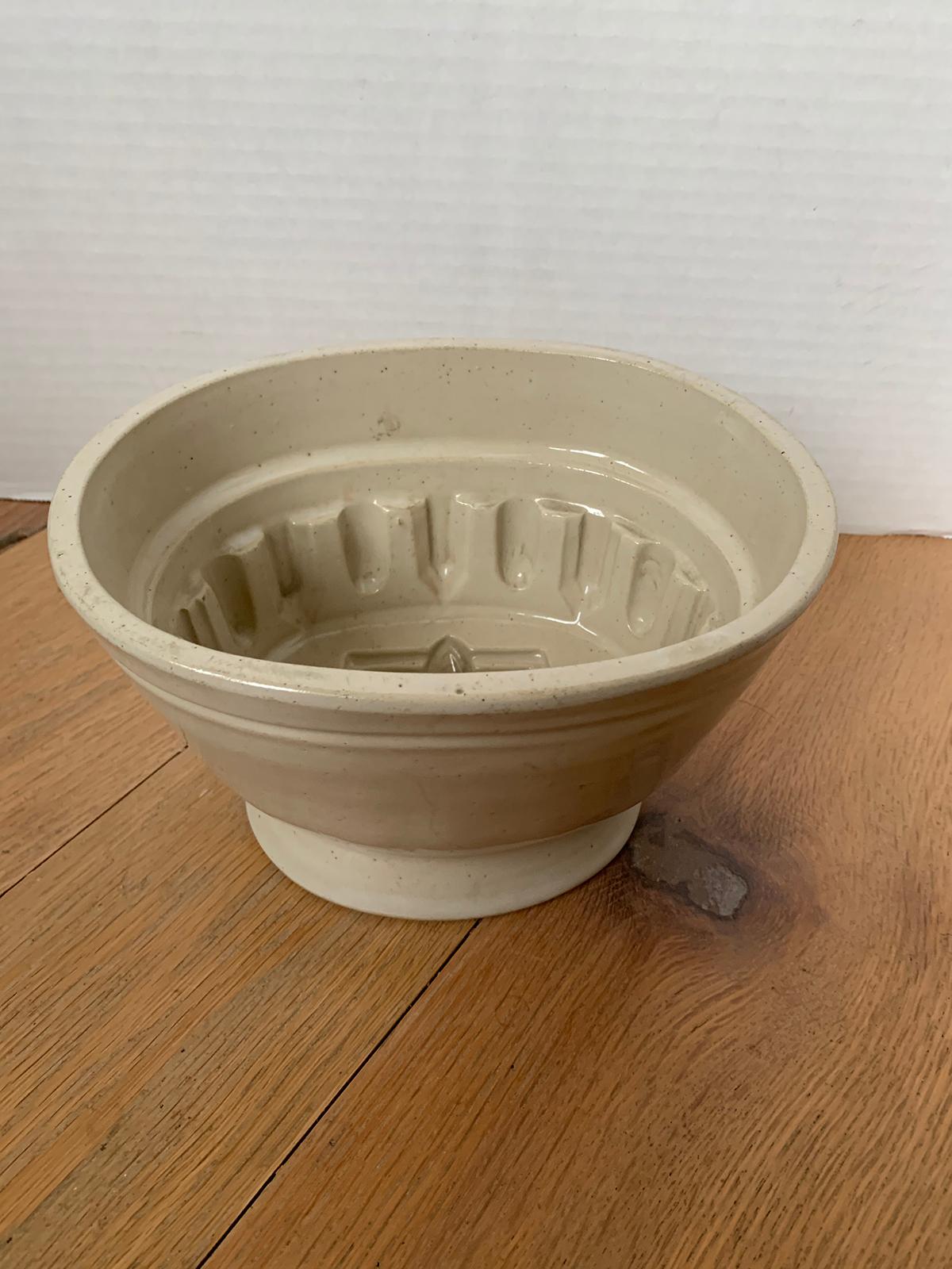 19th Century Drabware Pudding or Jelly Mold, Unmarked In Good Condition For Sale In Atlanta, GA