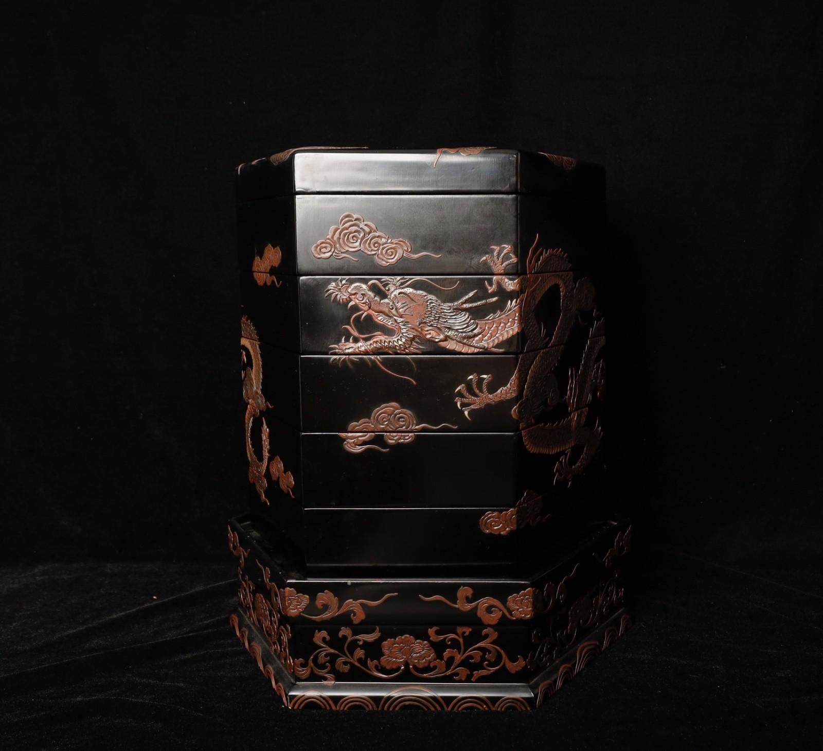 siglo XIX  Caja lacada dragón en venta 5