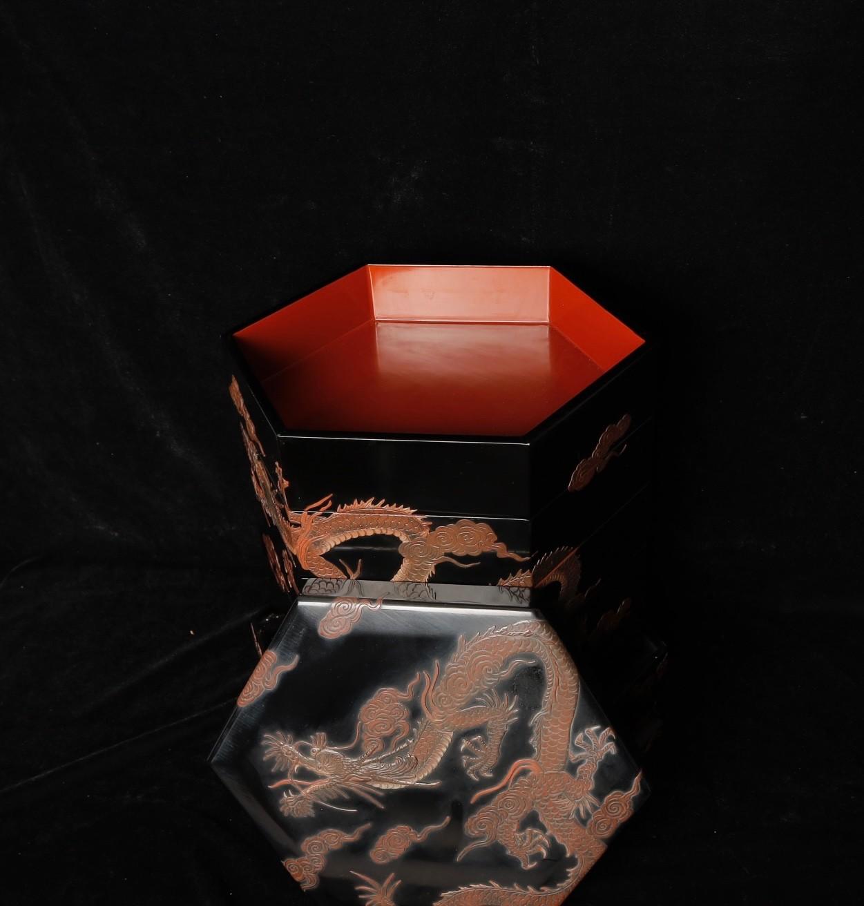 siglo XIX  Caja lacada dragón en Bueno estado para la venta en Fukuoka, JP