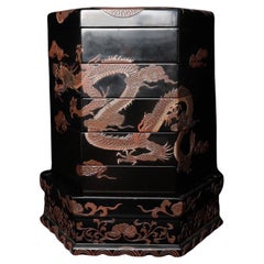 siglo XIX  Caja lacada dragón