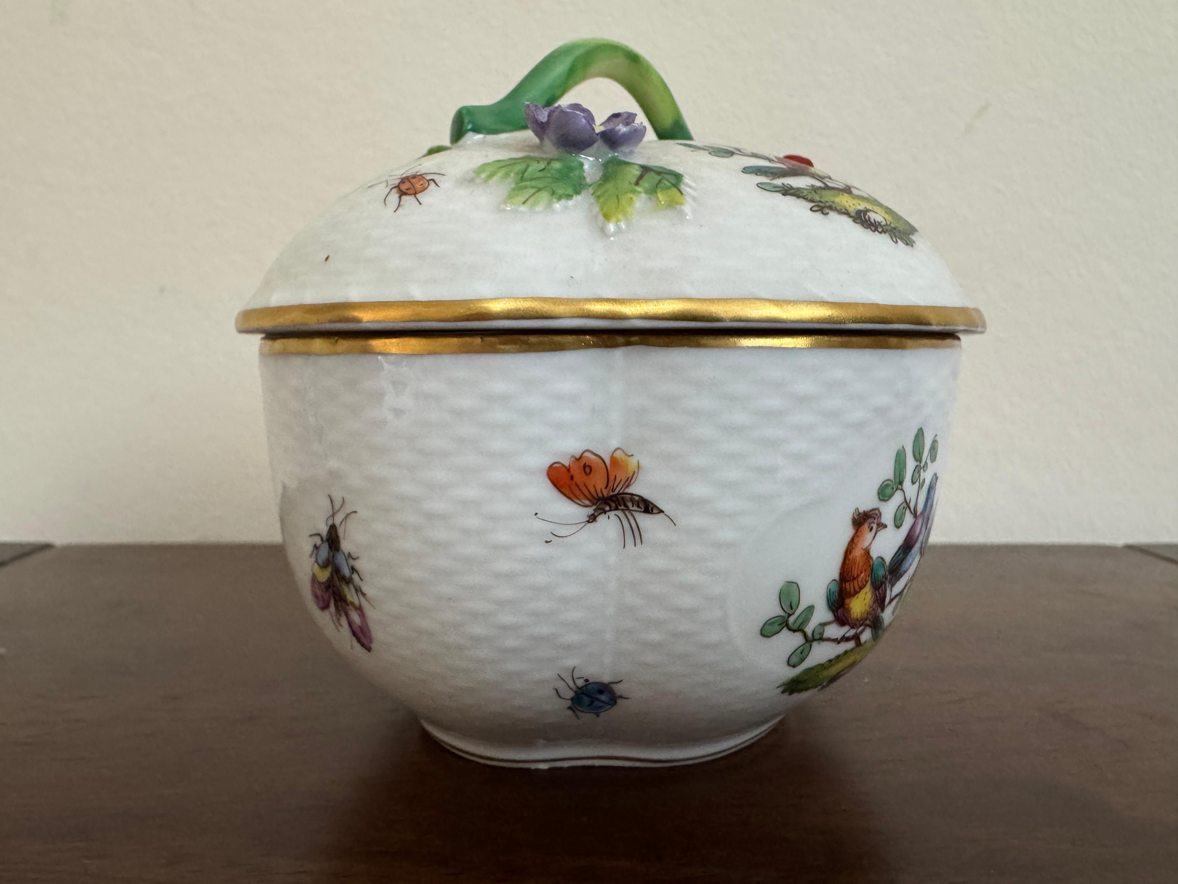 Cuenco con tapa para popurrí de porcelana de Dresden del siglo XIX Alemán en venta
