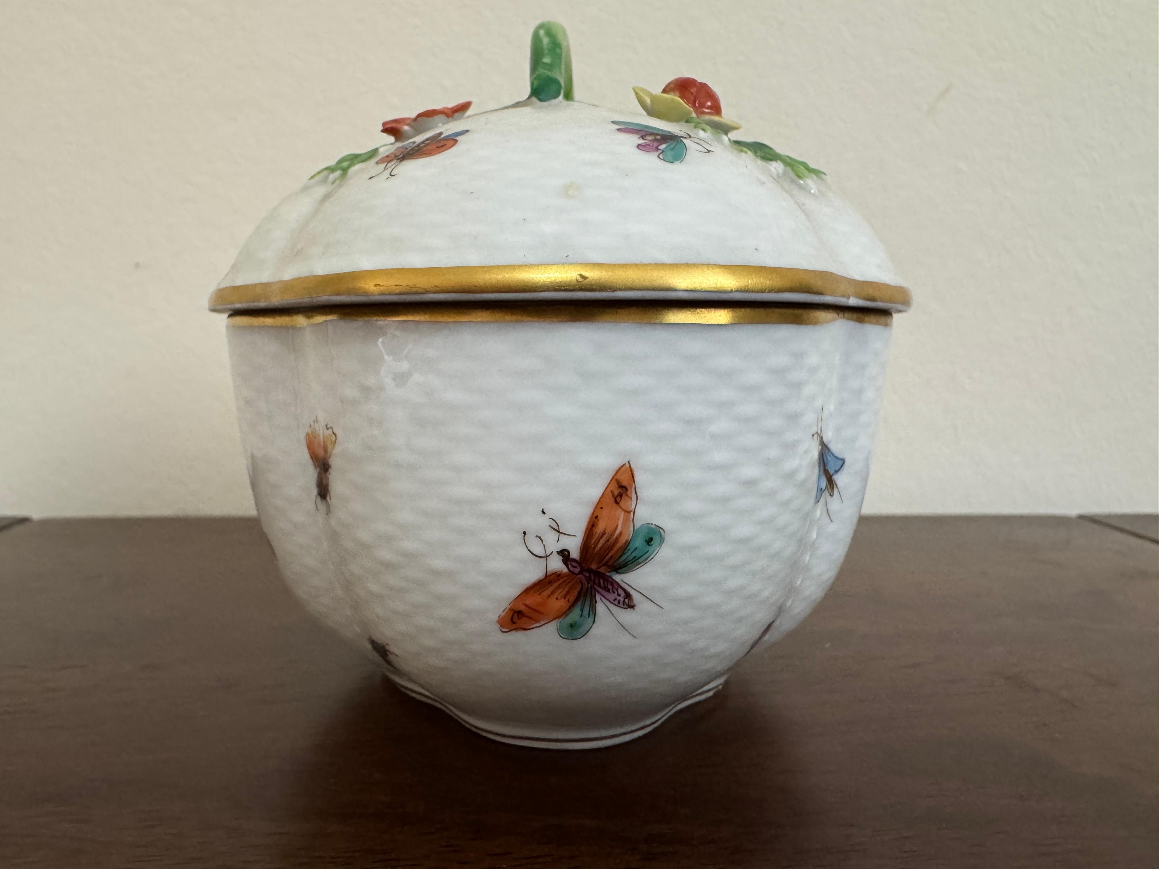 Cuenco con tapa para popurrí de porcelana de Dresden del siglo XIX Porcelana en venta