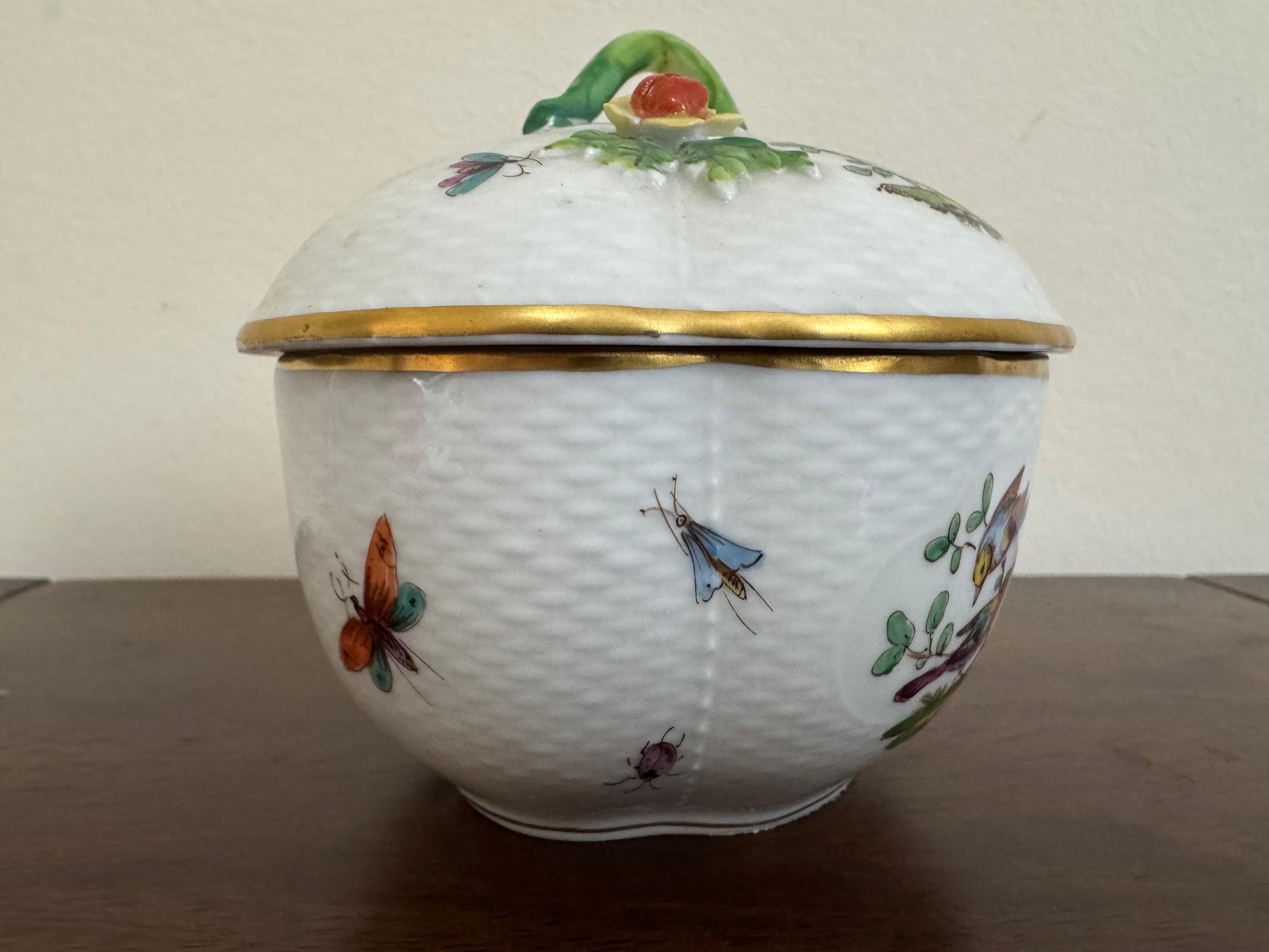 Cuenco con tapa para popurrí de porcelana de Dresden del siglo XIX en venta 1