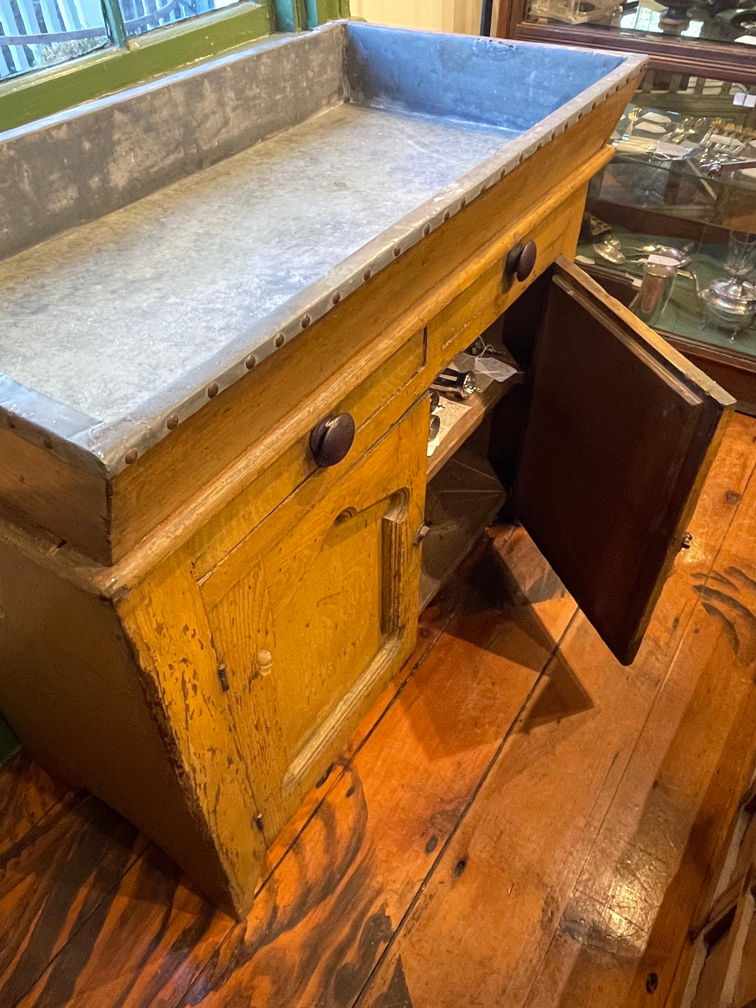 19th Century Dry Sink with Zinc Top and Mustard Paint In Good Condition For Sale In Nantucket, MA