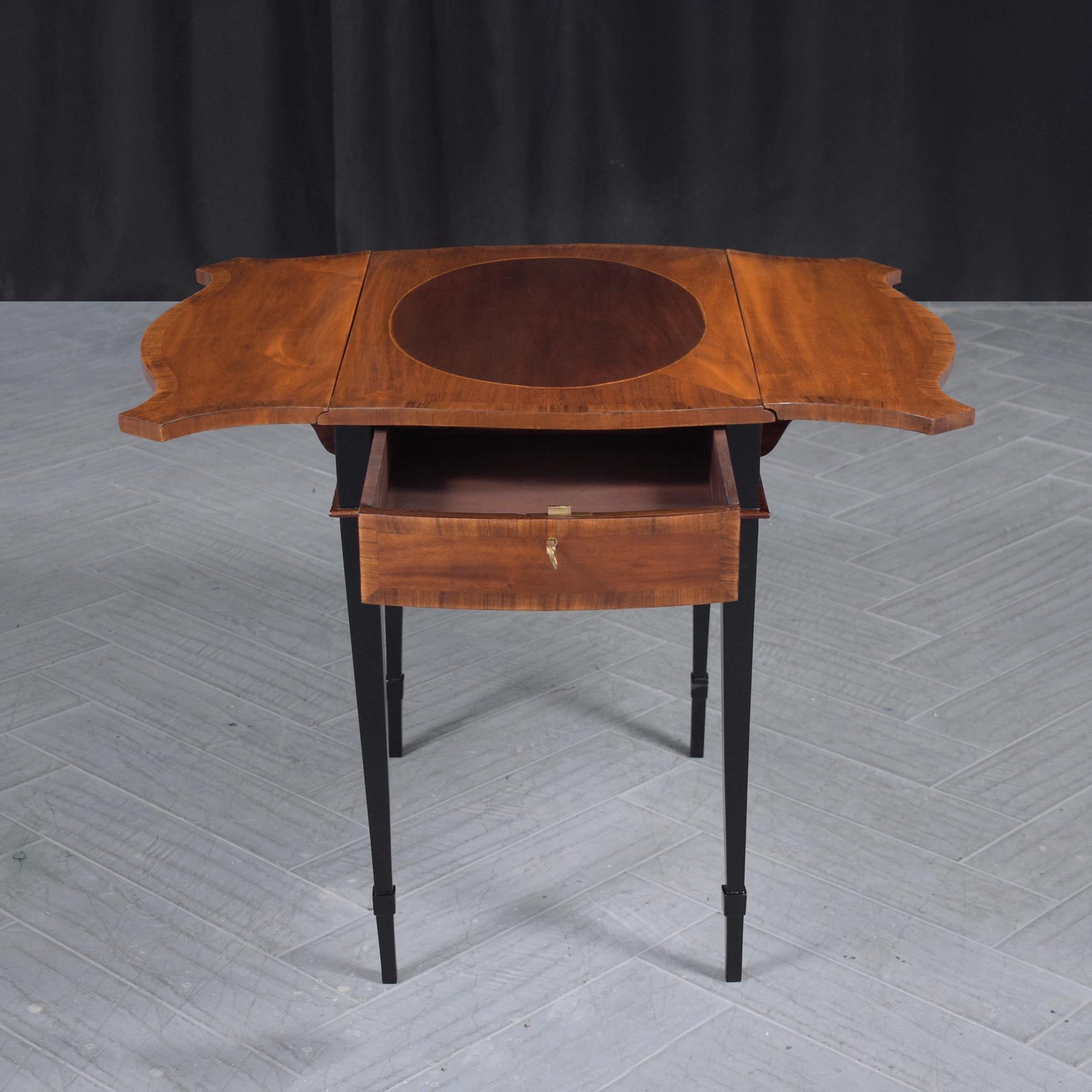Mahagoni-Pembroke-Tisch aus dem späten 19. Jahrhundert mit pflaumenfarbenen Intarsien und Messingrollen (George IV.) im Angebot
