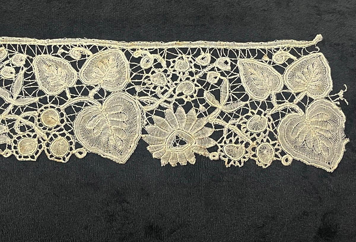 Belgian 19th Century Duchesse Brussels lace border  For Sale