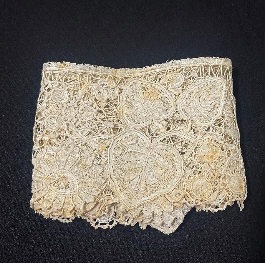 Fabric 19th Century Duchesse Brussels lace border  For Sale