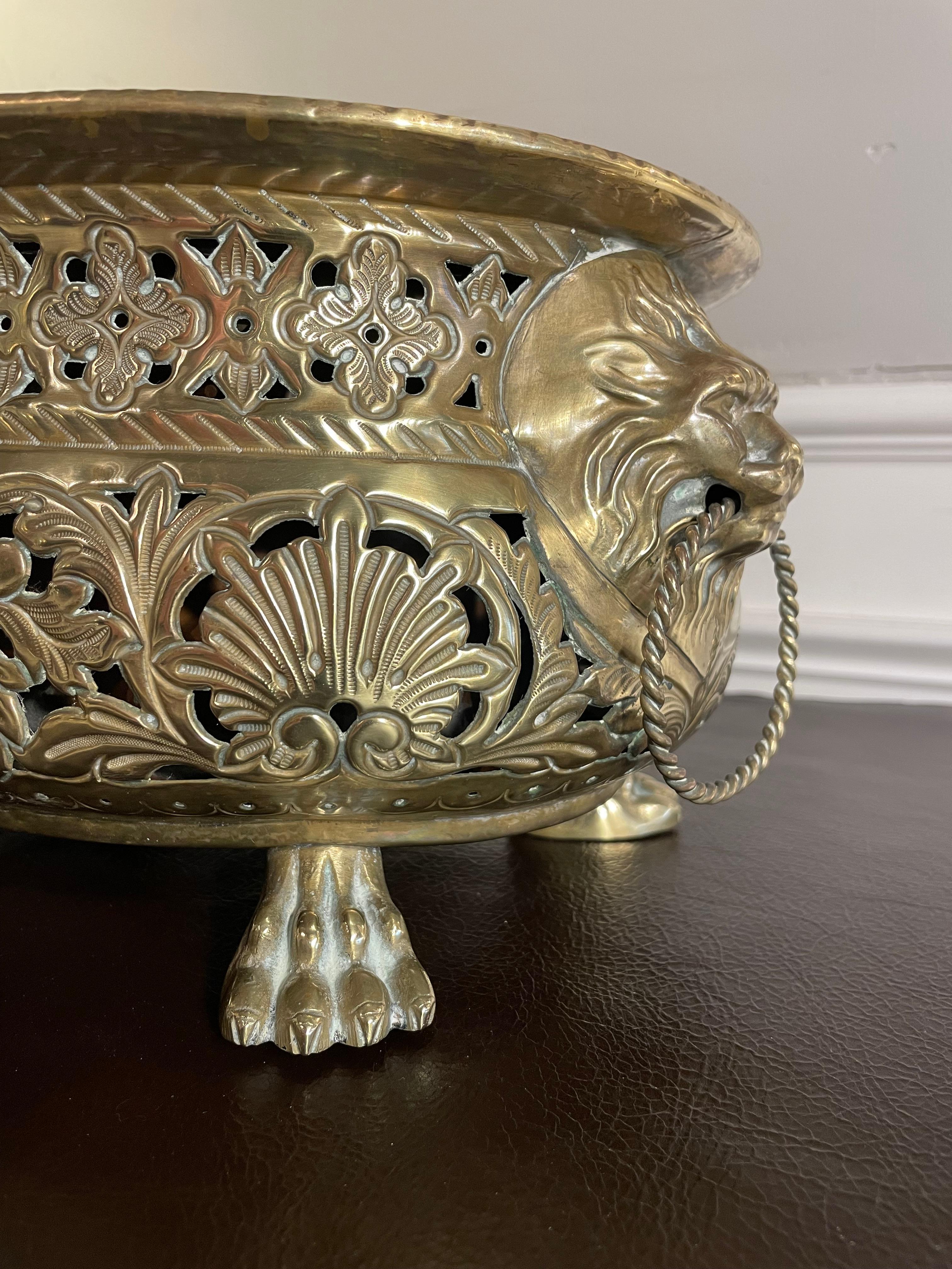 19th Century Dutch Baroque Style Brass Jardiniere with Lion Heads and Paw Feet In Good Condition In Stamford, CT