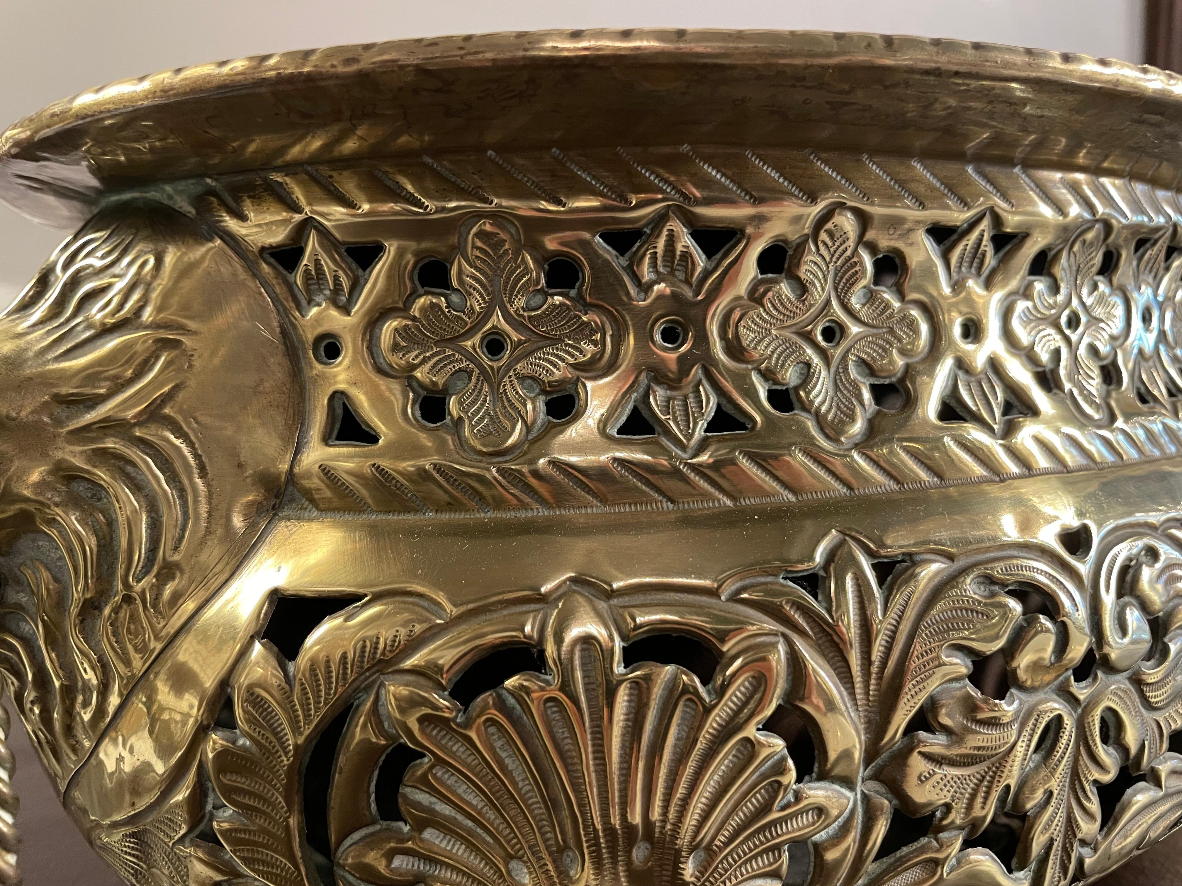 19th Century Dutch Baroque Style Brass Jardiniere with Lion Heads and Paw Feet 2
