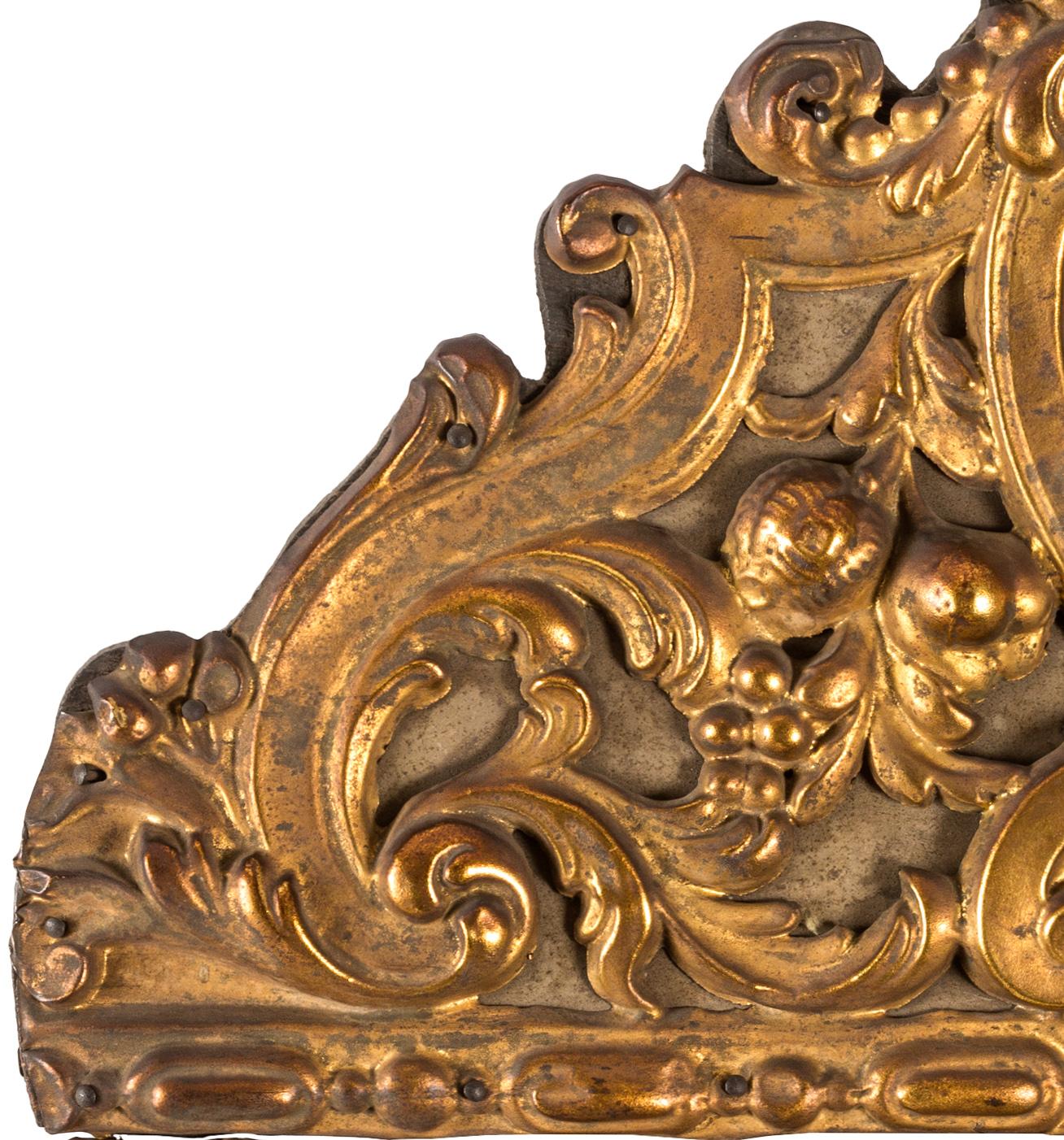 Baroque Miroir encadré de métal repoussé de style baroque hollandais du 19e siècle en vente