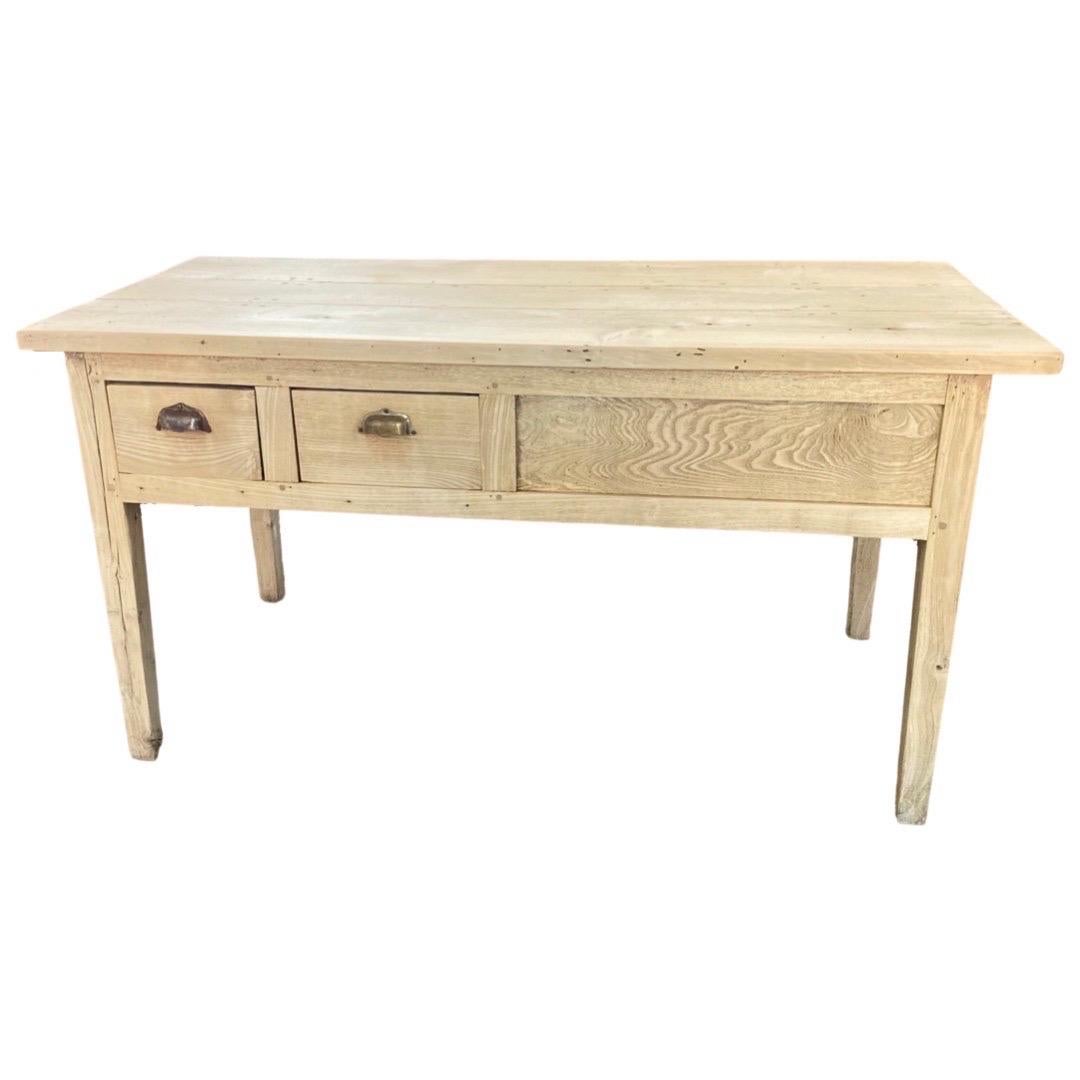 Début du XIXe siècle Table de cuisine/table de boucherie hollandaise du 19ème siècle en cerisier blanchi en vente