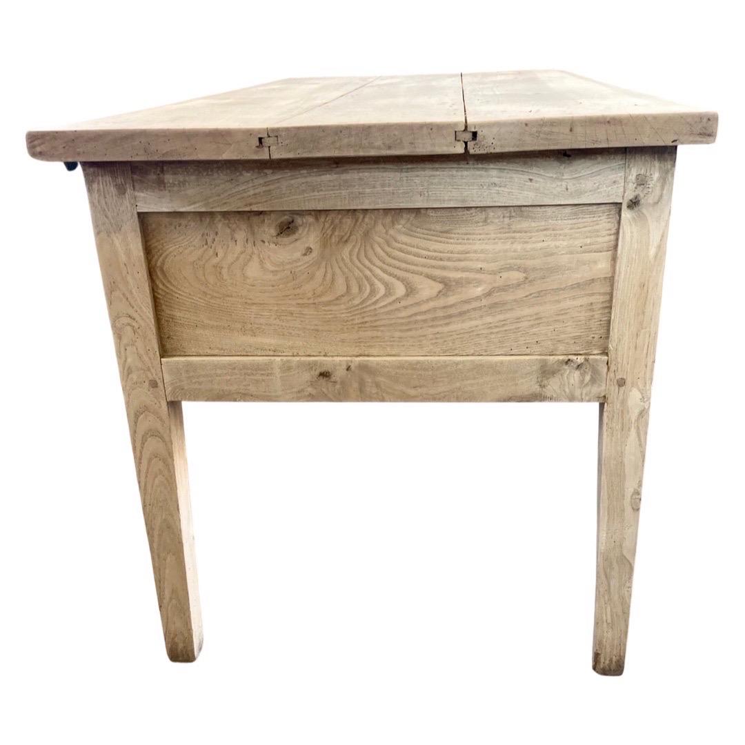 Table de cuisine/table de boucherie hollandaise du 19ème siècle en cerisier blanchi en vente 1
