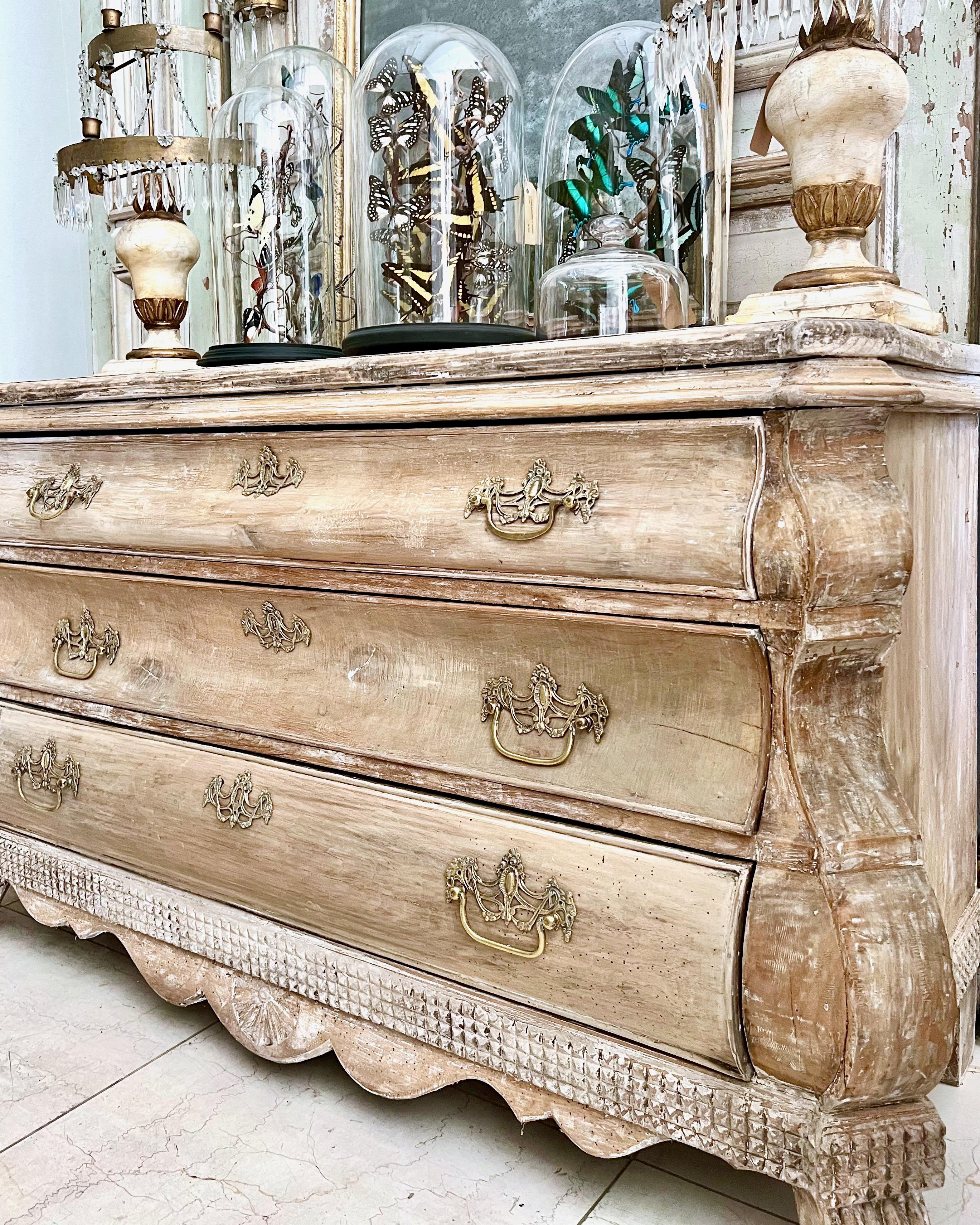 19th Century Dutch Bombe Commode In Good Condition In Charleston, SC
