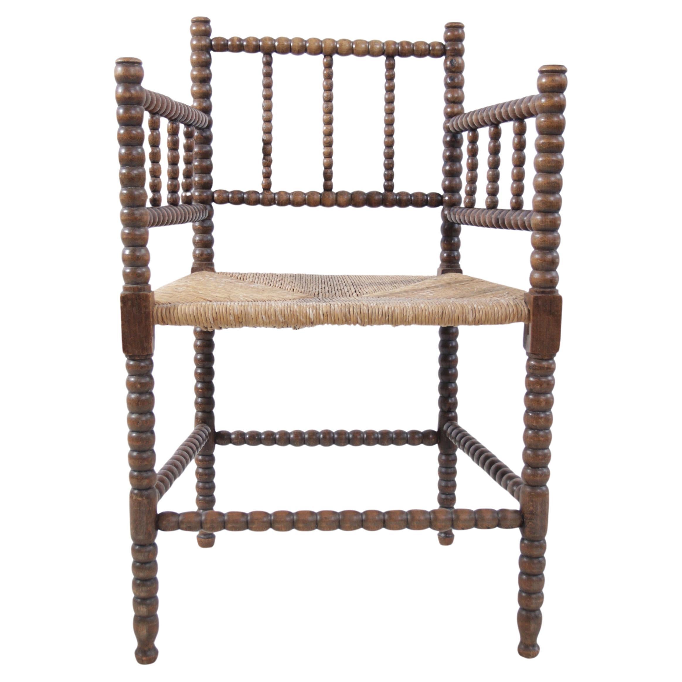 This oak bead-spindle chair, a fine representation of Dutch craftsmanship, merges the simplicity of rural life with the versatility of design. Originating from the Netherlands, it stands as a testimony to the enduring quality of locally sourced oak