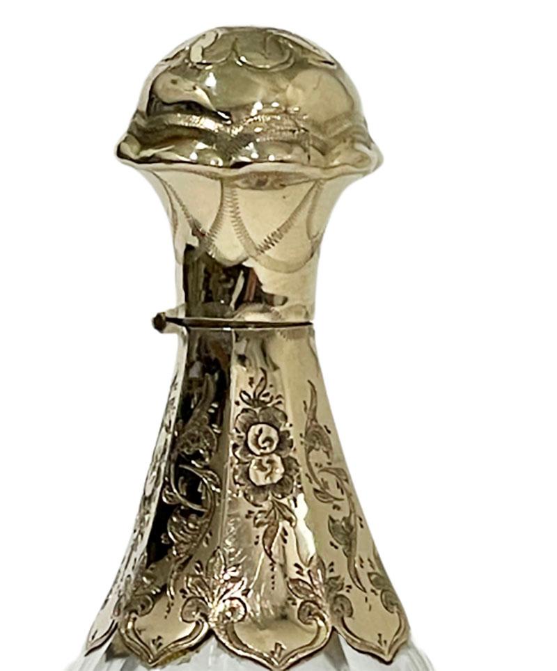 Flacon de senteur ou de parfum hollandais du 19e siècle en cristal et or dans un coffret en vente 1