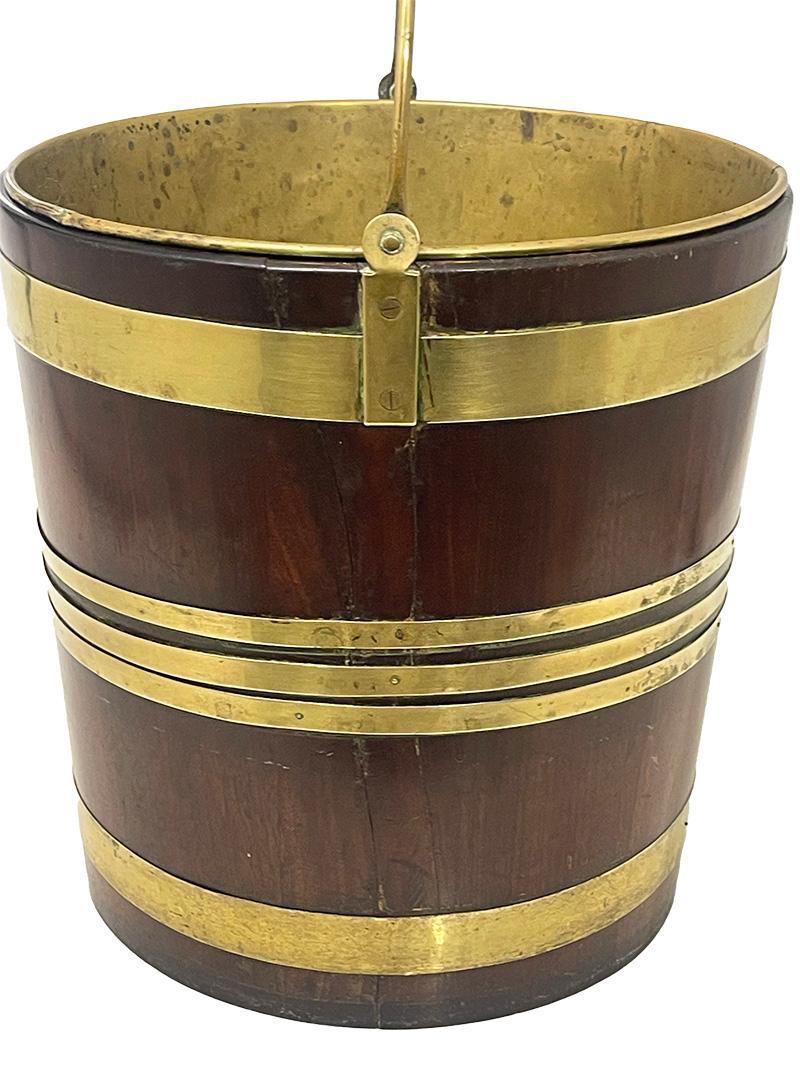 19th Century Dutch brass bound water bucket In Good Condition For Sale In Delft, NL