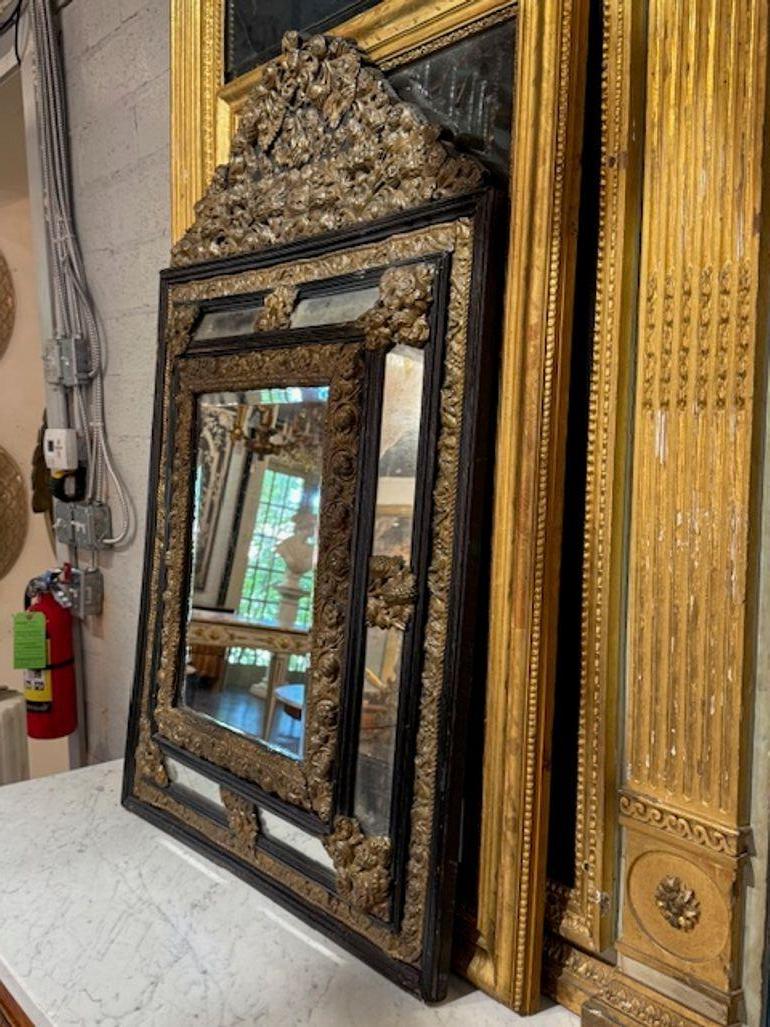 19. Jahrhundert Niederländisch Messing Repousse Kissen Spiegel im Zustand „Gut“ im Angebot in Dallas, TX