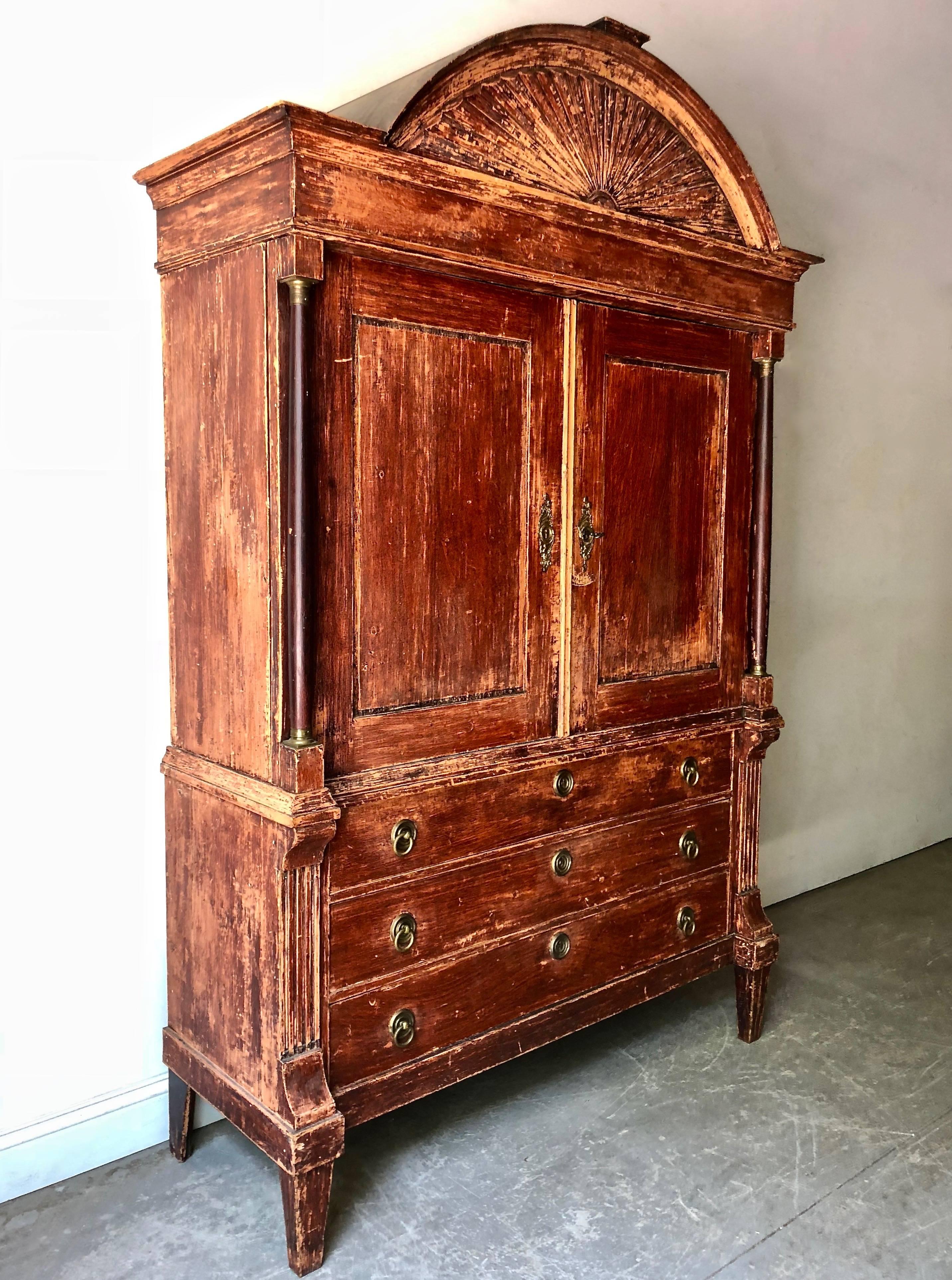 Handsome and usual 19th century Dutch Cabinet with richly carved bonnet in original patina and lot of storage.
Holland, circa 1850-1860.
