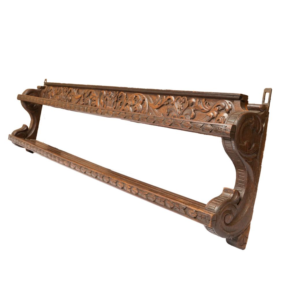 19th century Dutch Carved Oak Plate Rack In Good Condition For Sale In St. Catharines, ON