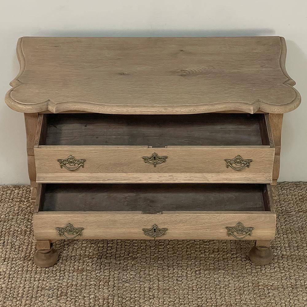 19th Century Dutch Chest of Drawers in Stripped Oak In Good Condition For Sale In Dallas, TX