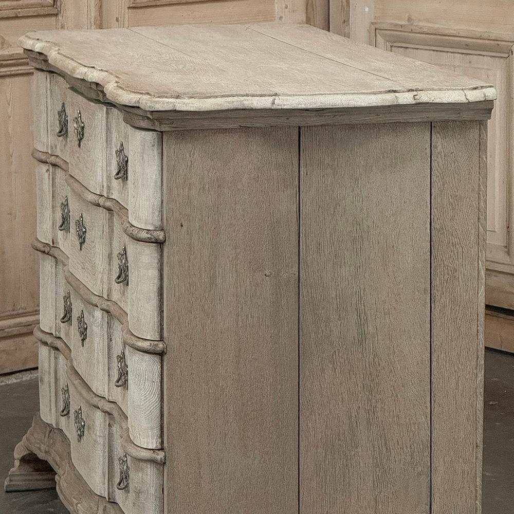 Commode à rayures du 19e siècle de style colonial hollandais en vente 4