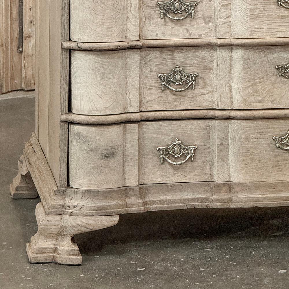 Commode à rayures du 19e siècle de style colonial hollandais Bon état - En vente à Dallas, TX