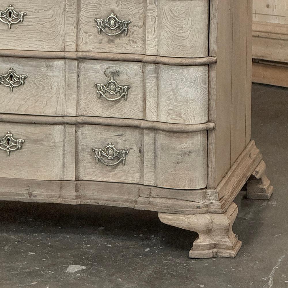 Commode à rayures du 19e siècle de style colonial hollandais en vente 1