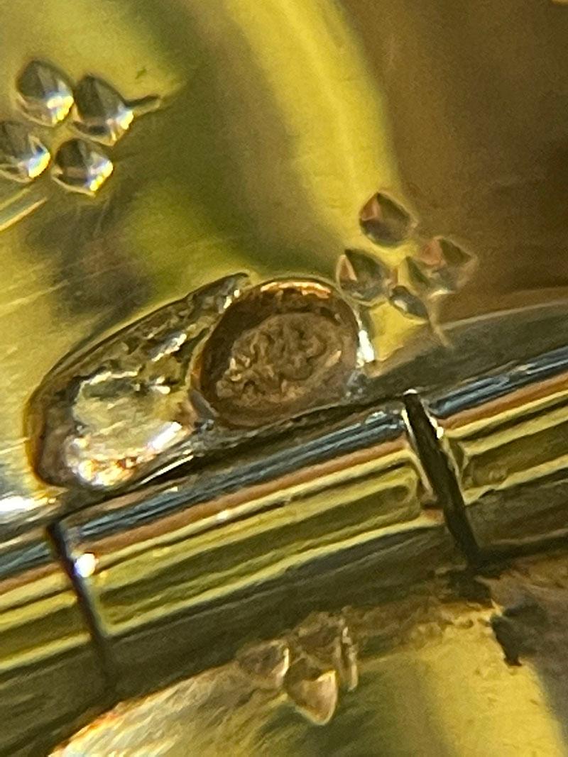Flacon de parfum ou de parfum en cristal néerlandais et or 14 carats du 19ème siècle en vente 4