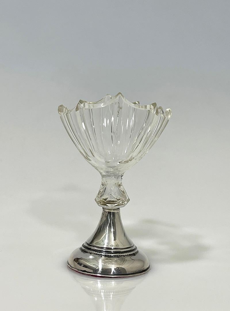 Néerlandais Salière hollandaise du 19e siècle avec cristal et argent de van Delden 1829-1846 en vente