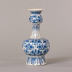Vase néerlandais du XIXe siècle, de style Delft, bleu et blanc, à col en forme d'ail