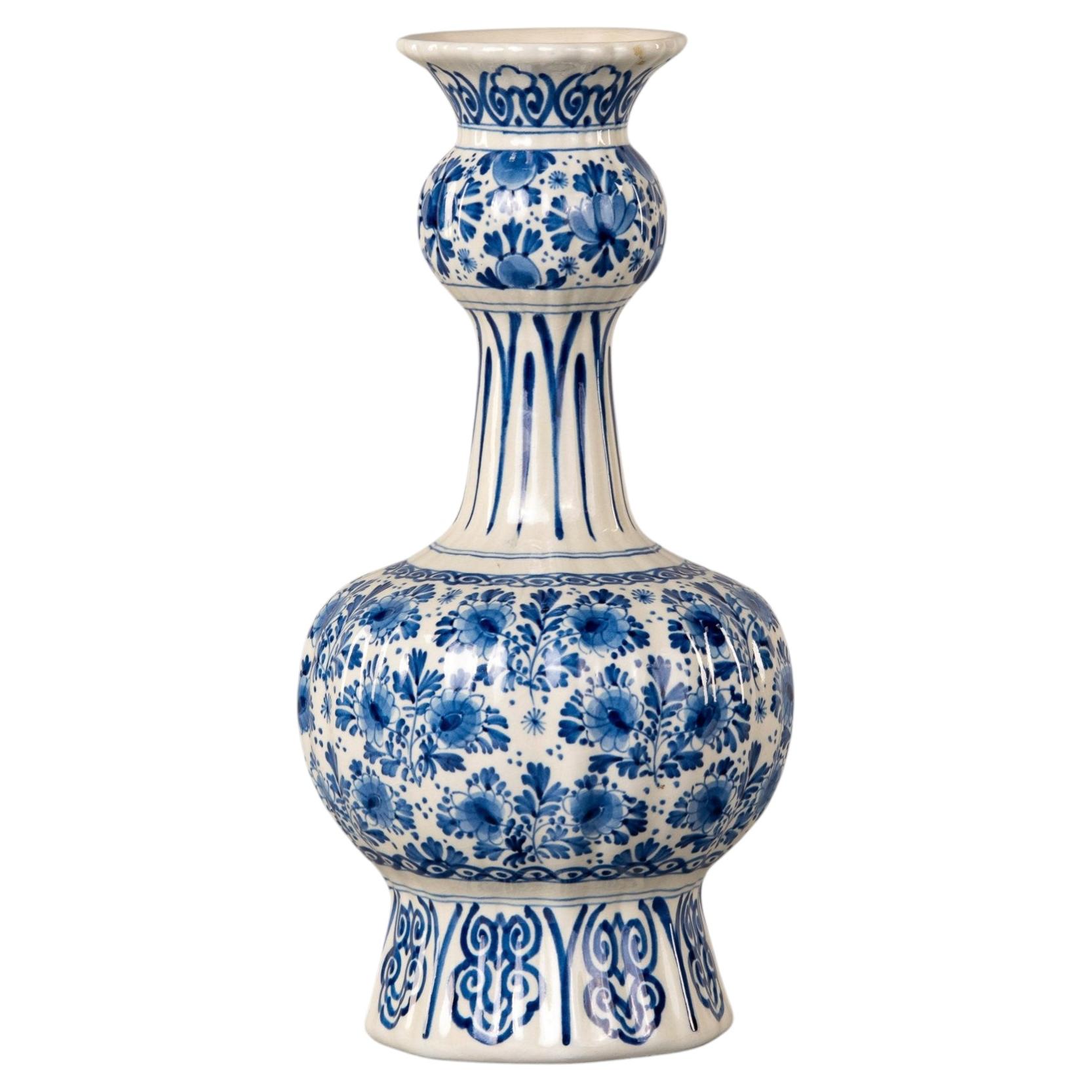 Niederländische Vase im Delft-Stil aus dem 19. Jahrhundert, blau-weiß, mit Knoblauchhals