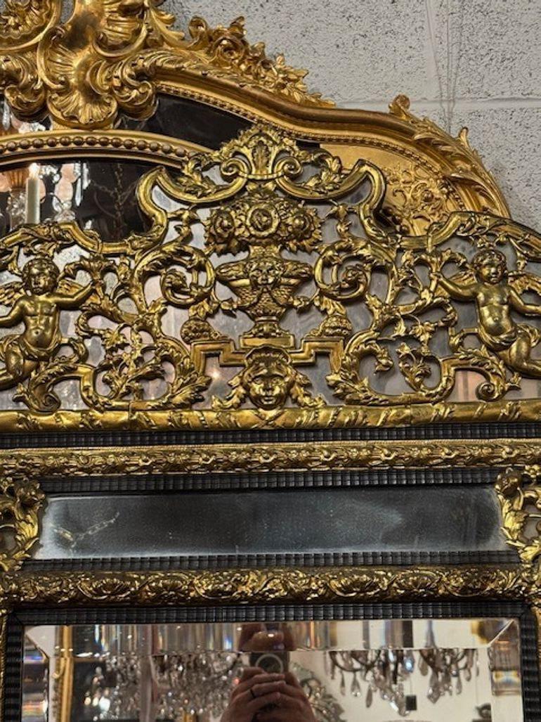 Miroir à coussin en ébène et laiton repoussé, hollandais, 19e siècle Bon état - En vente à Dallas, TX