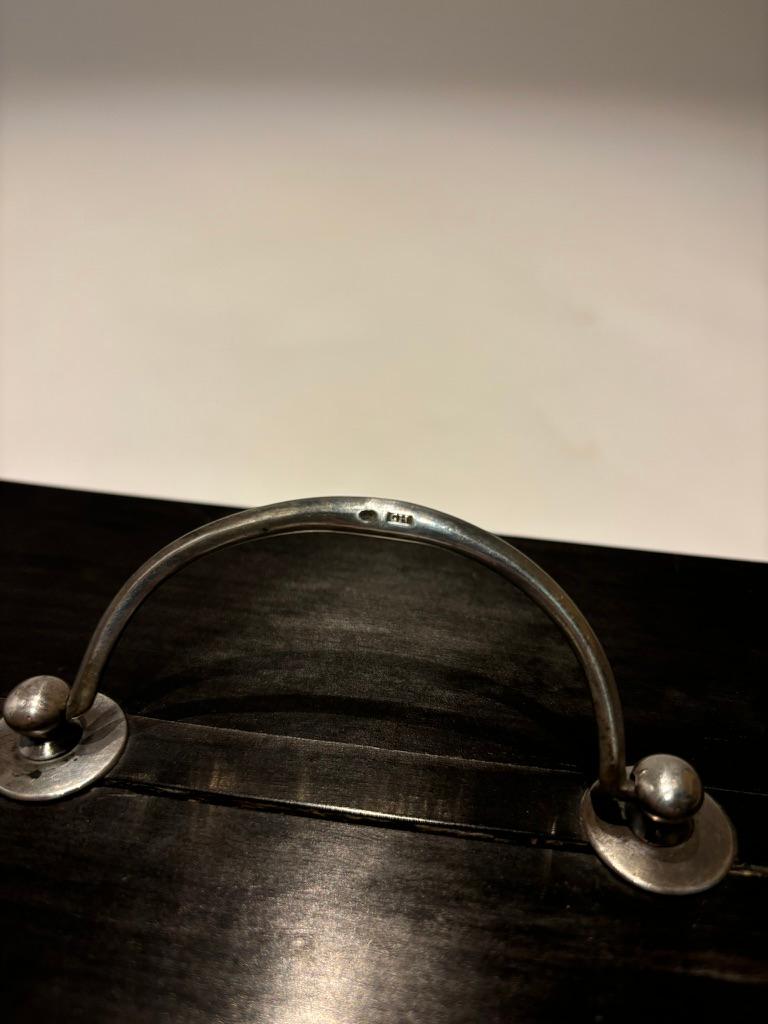 Scatola olandese in ebano del XIX secolo con cerniere e supporti in argento in vendita 7