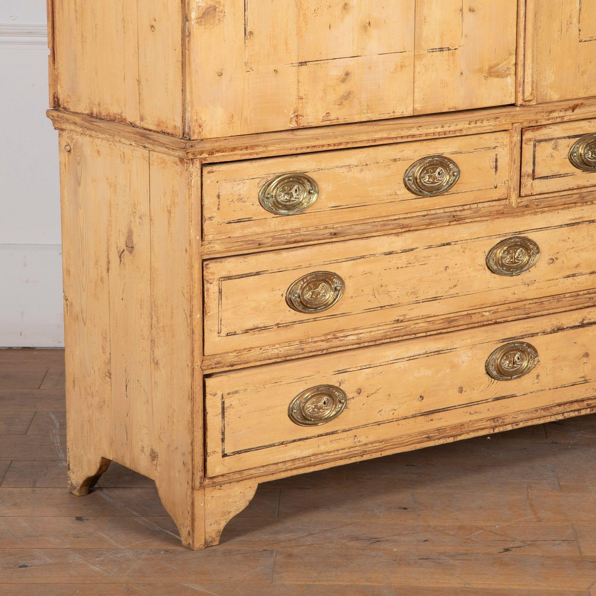 19th Century Dutch Linen Press In Good Condition For Sale In Gloucestershire, GB