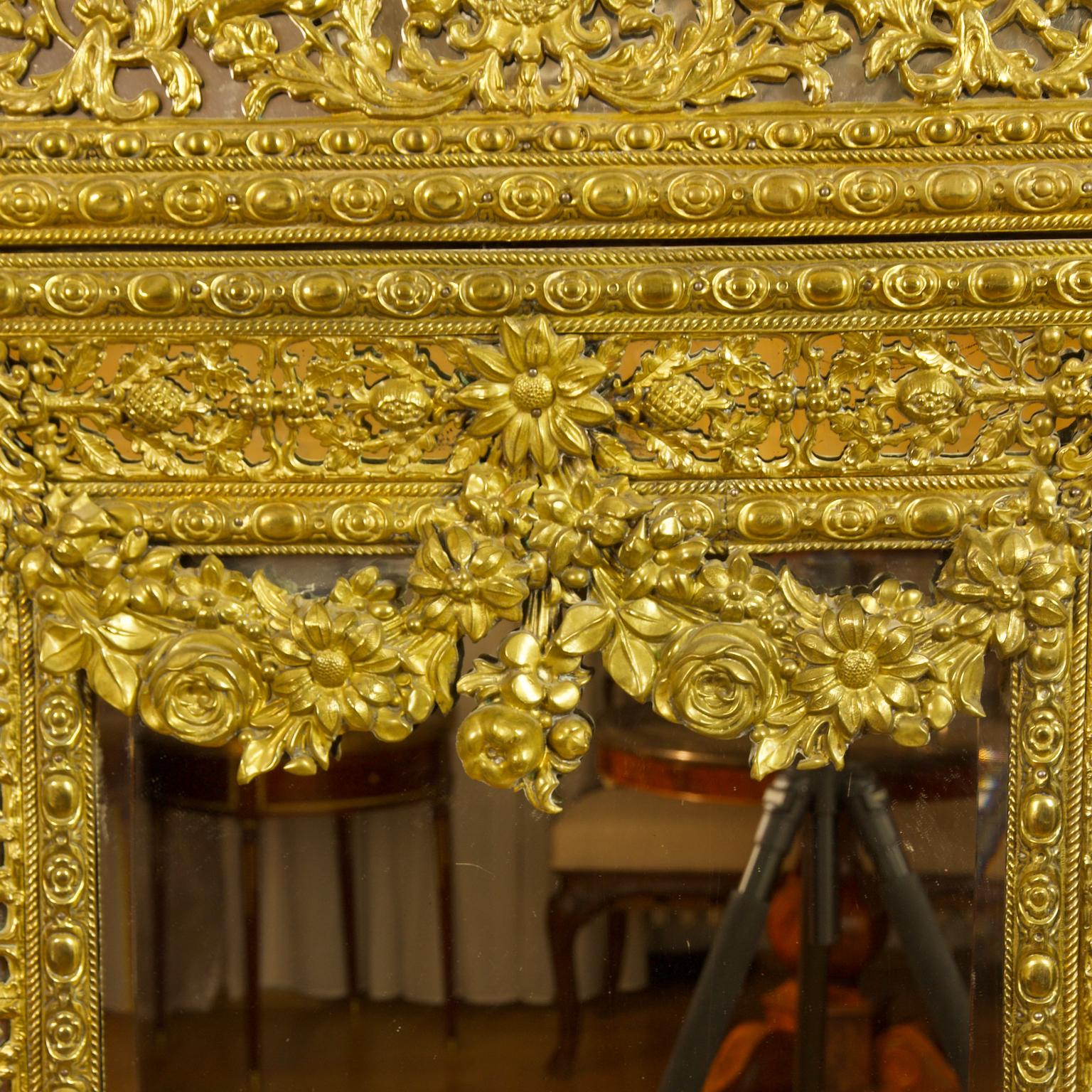 19th Century Dutch Louis XIV Baroque Style Brass Repoussé Wall Mirror For Sale 2