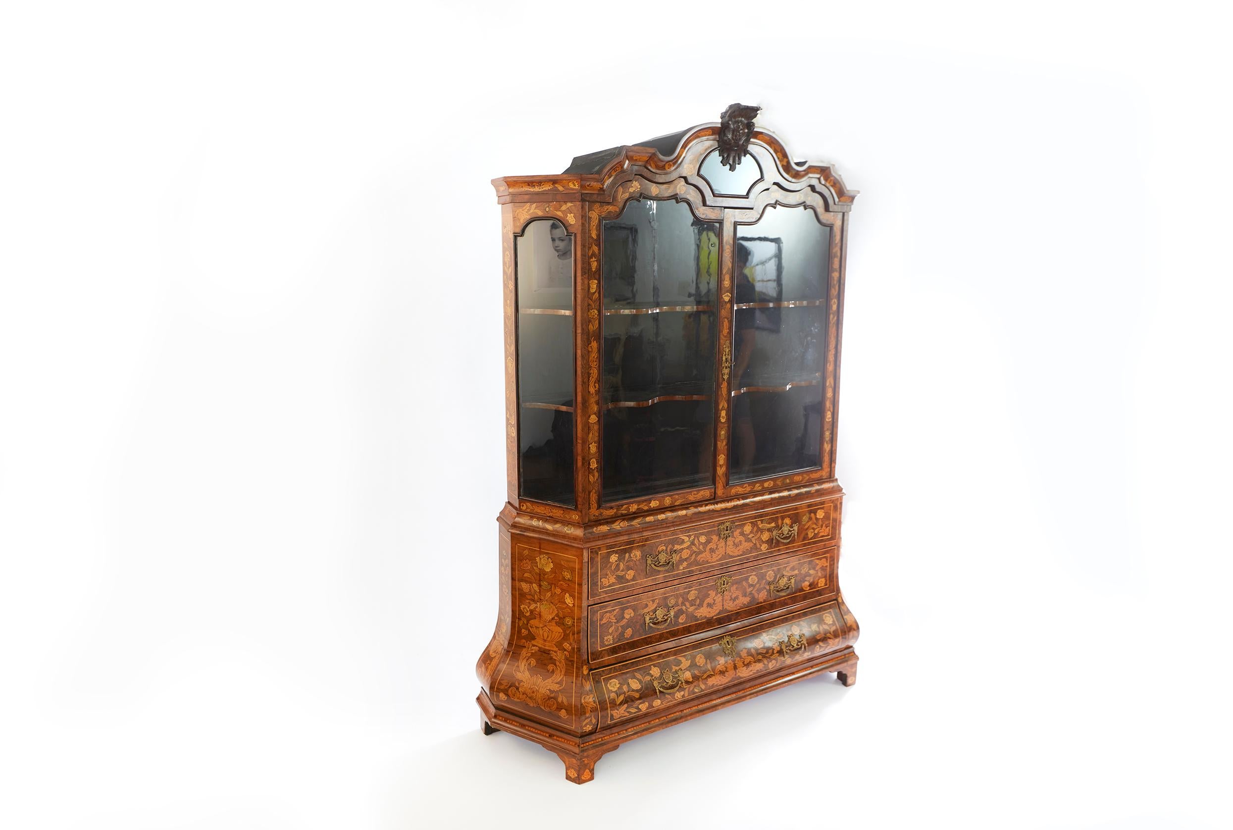 19th Century Dutch Marquetry Display Cabinet  For Sale 4