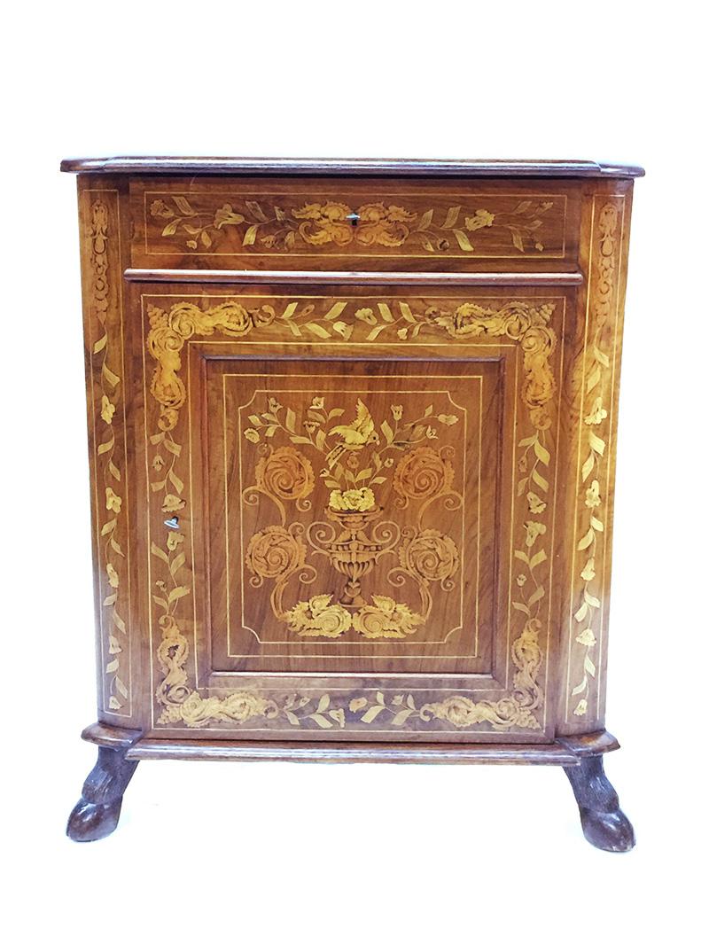 19th century Dutch marquetry small corner cupboard

The cupboard made of oak with fruitwood fineer, raised on feet
Fabulous marquetry with a scene of birds and a vase with floral decor
The cupboard consists of 1 door and drawer
The measurement is 94
