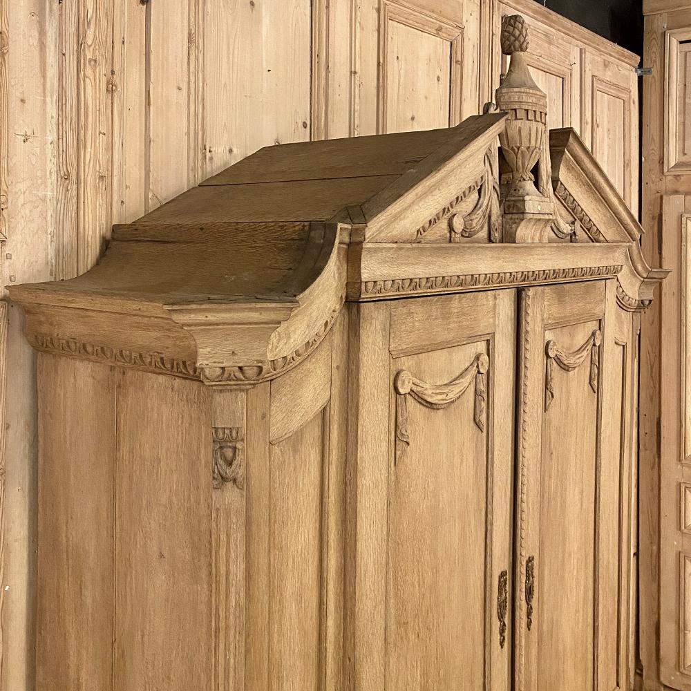 18th Century Dutch Neoclassical Wardrobe ~ Linen Press in Stripped Oak In Good Condition In Dallas, TX