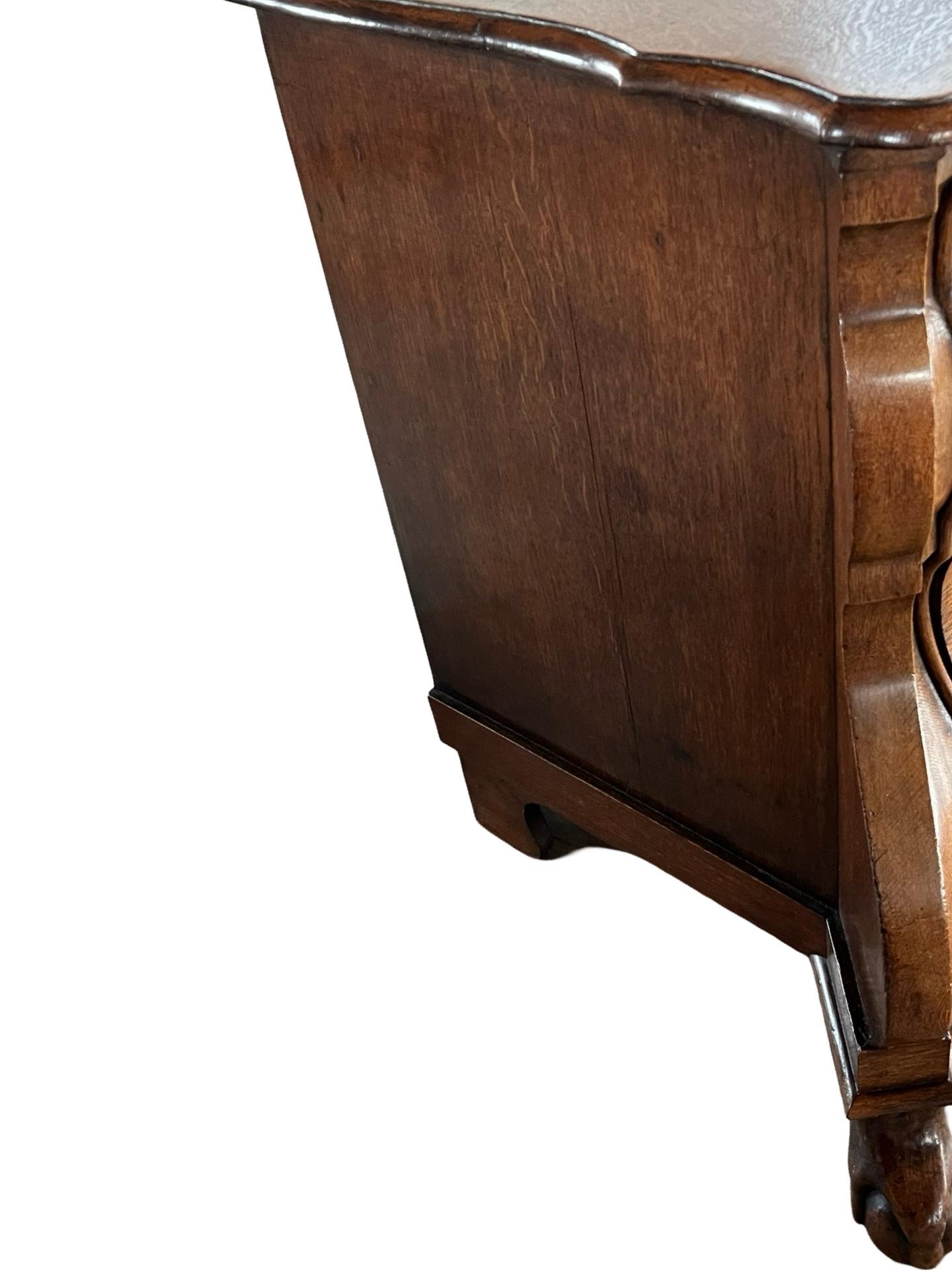 Barocco Cassettiera / Comò / Commode in Oak Bombay olandese del XIX secolo in vendita