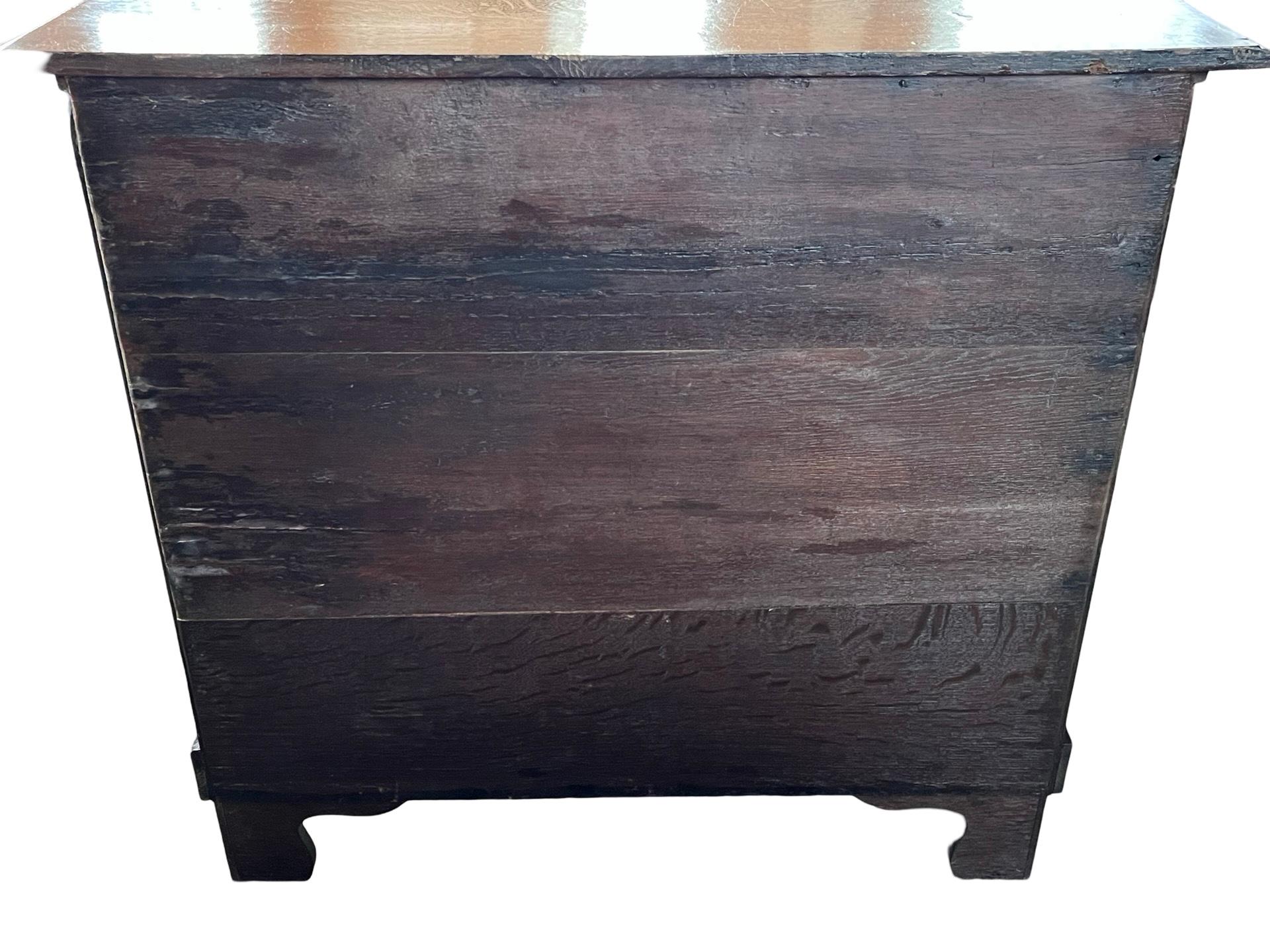 Cassettiera / Comò / Commode in Oak Bombay olandese del XIX secolo In condizioni buone in vendita a Viterbo, VT