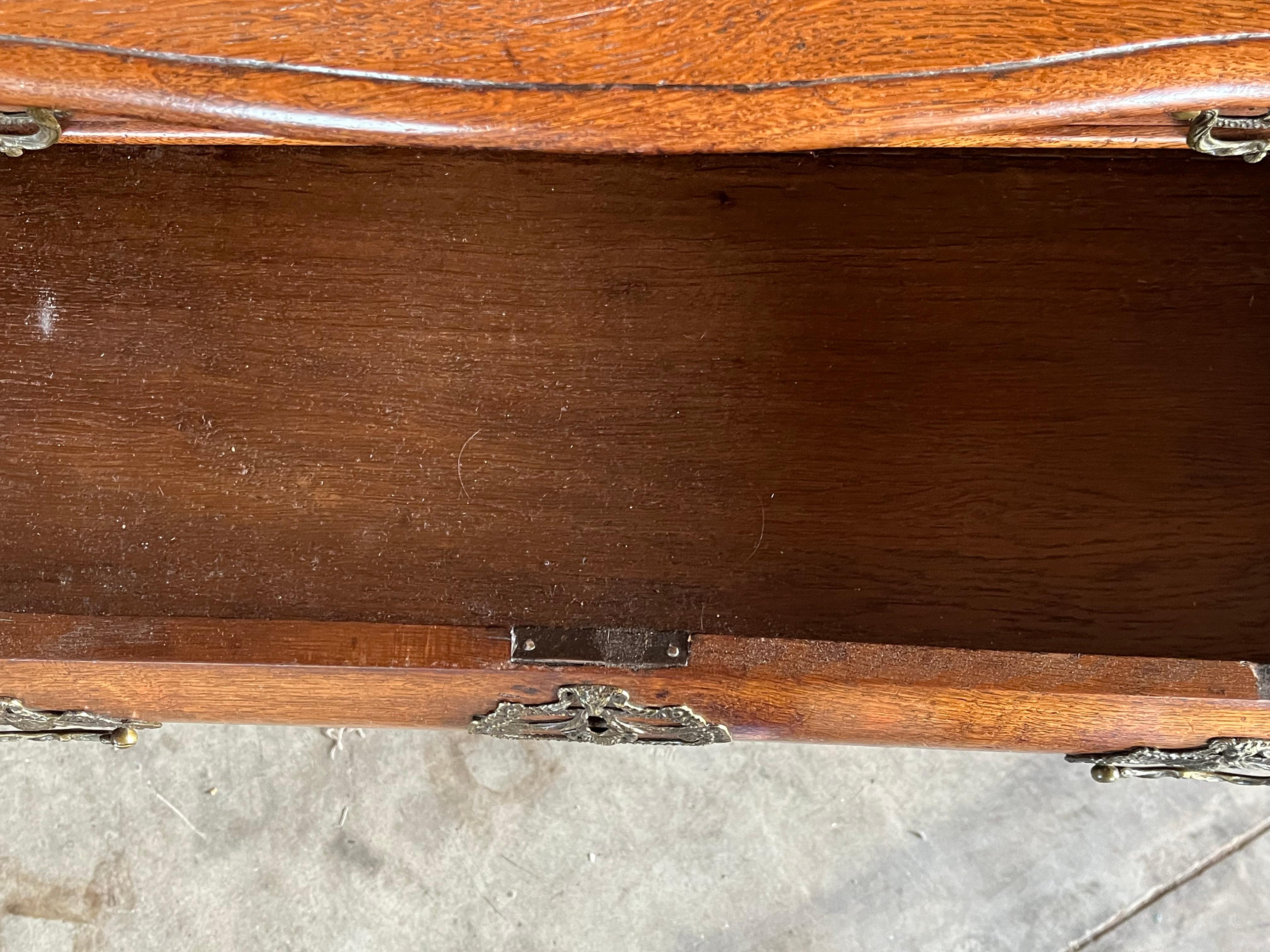 Cassettiera / Comò / Commode in Oak Bombay olandese del XIX secolo in vendita 2