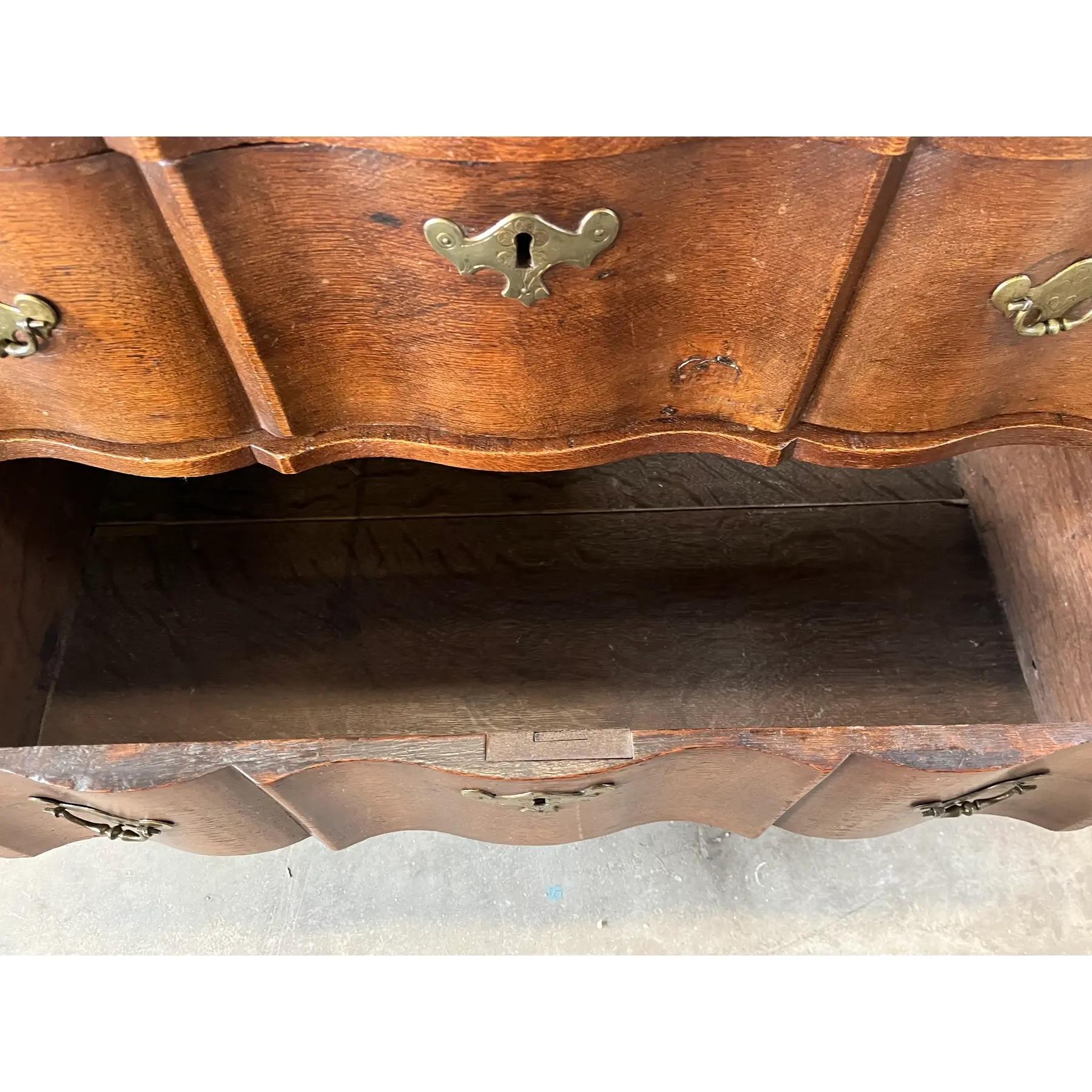 Cassettiera olandese in Oak del XIX secolo in vendita 5
